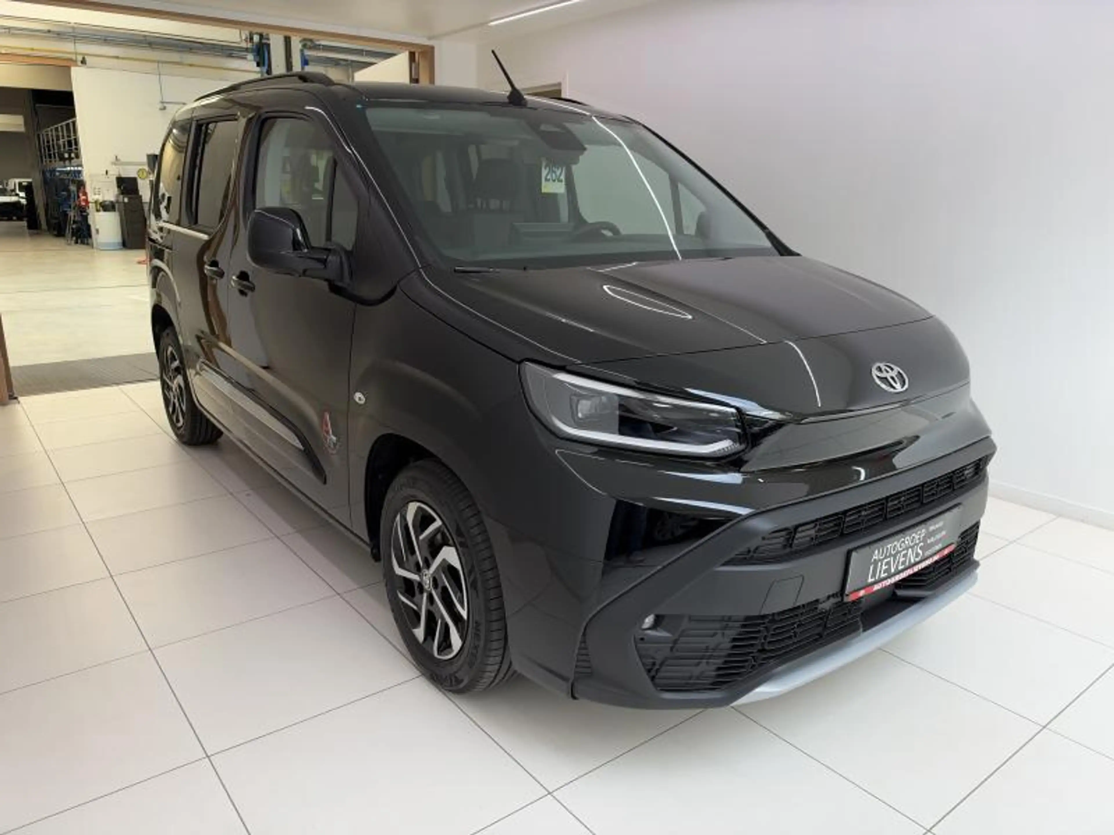 Toyota Verso 1.2 MT SWB FAMILY — photo 3