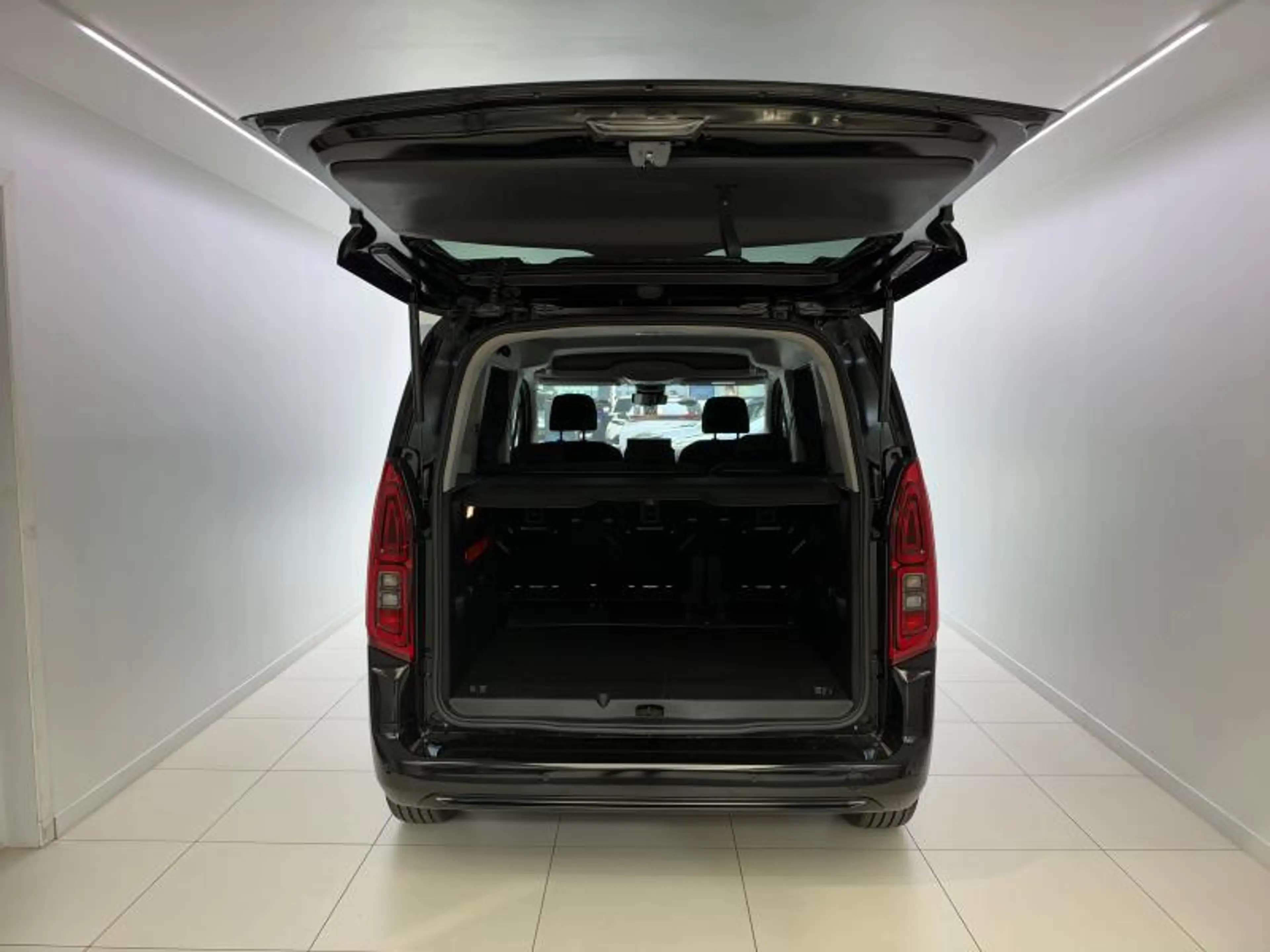 Toyota Verso 1.2 MT SWB FAMILY — photo 7