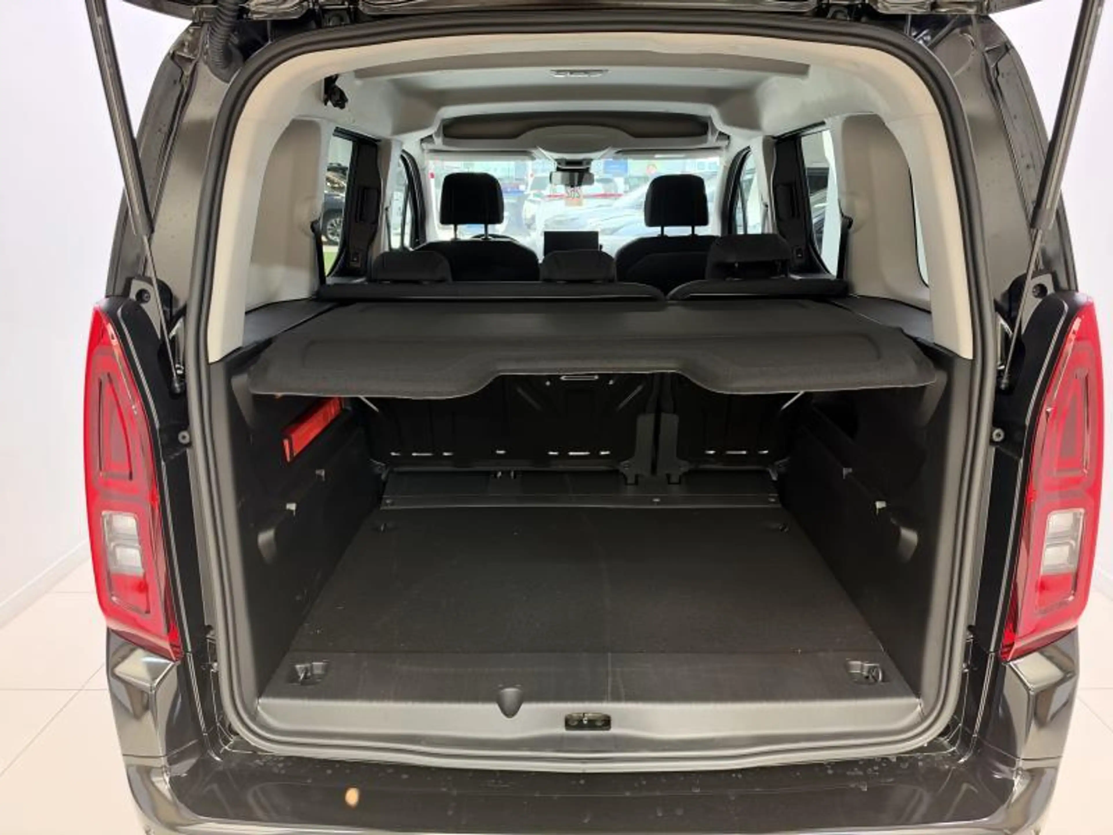 Toyota Verso 1.2 MT SWB FAMILY — photo 8