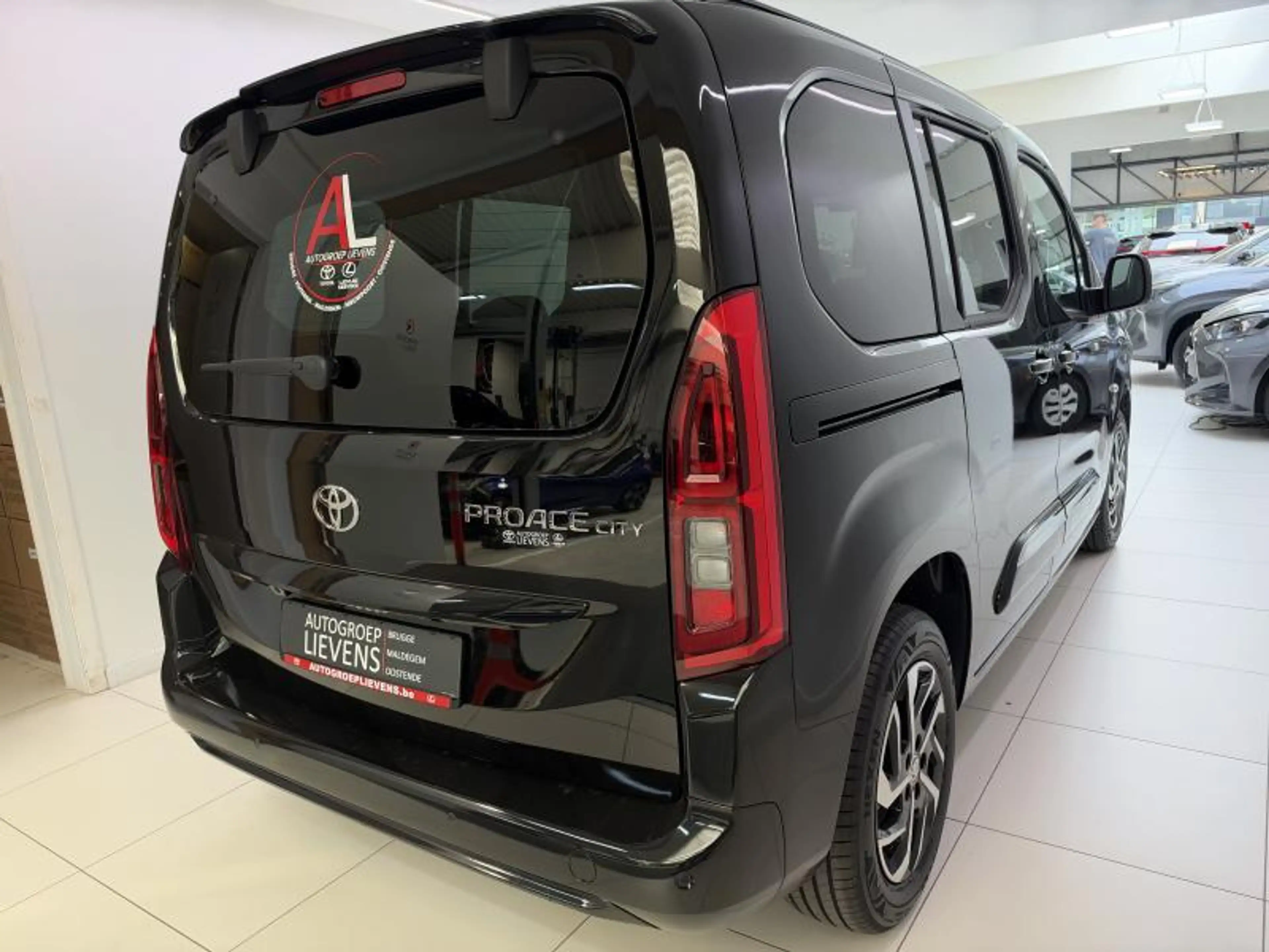Toyota Verso 1.2 MT SWB FAMILY — photo 4