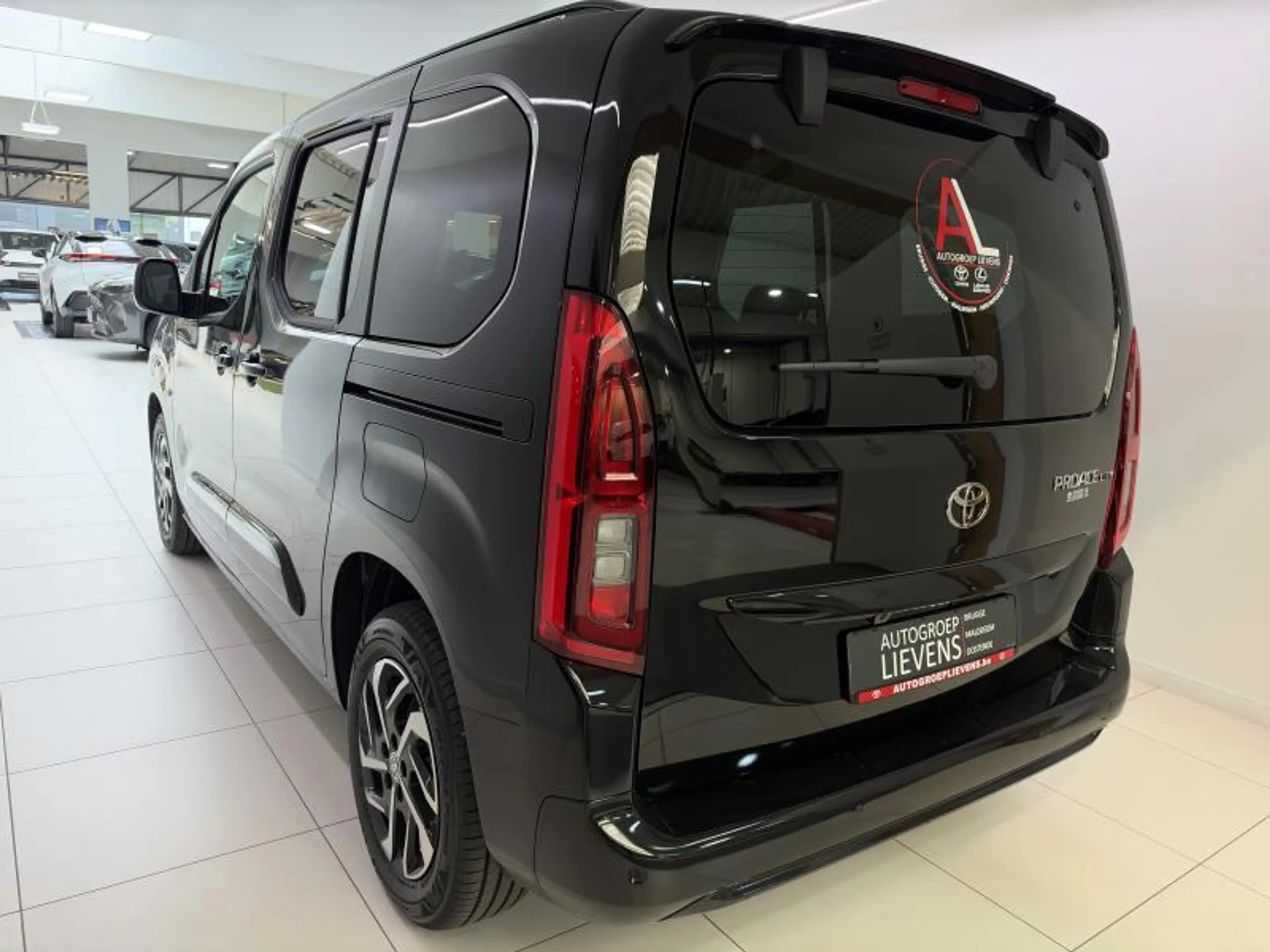 Toyota Verso 1.2 MT SWB FAMILY — photo 5