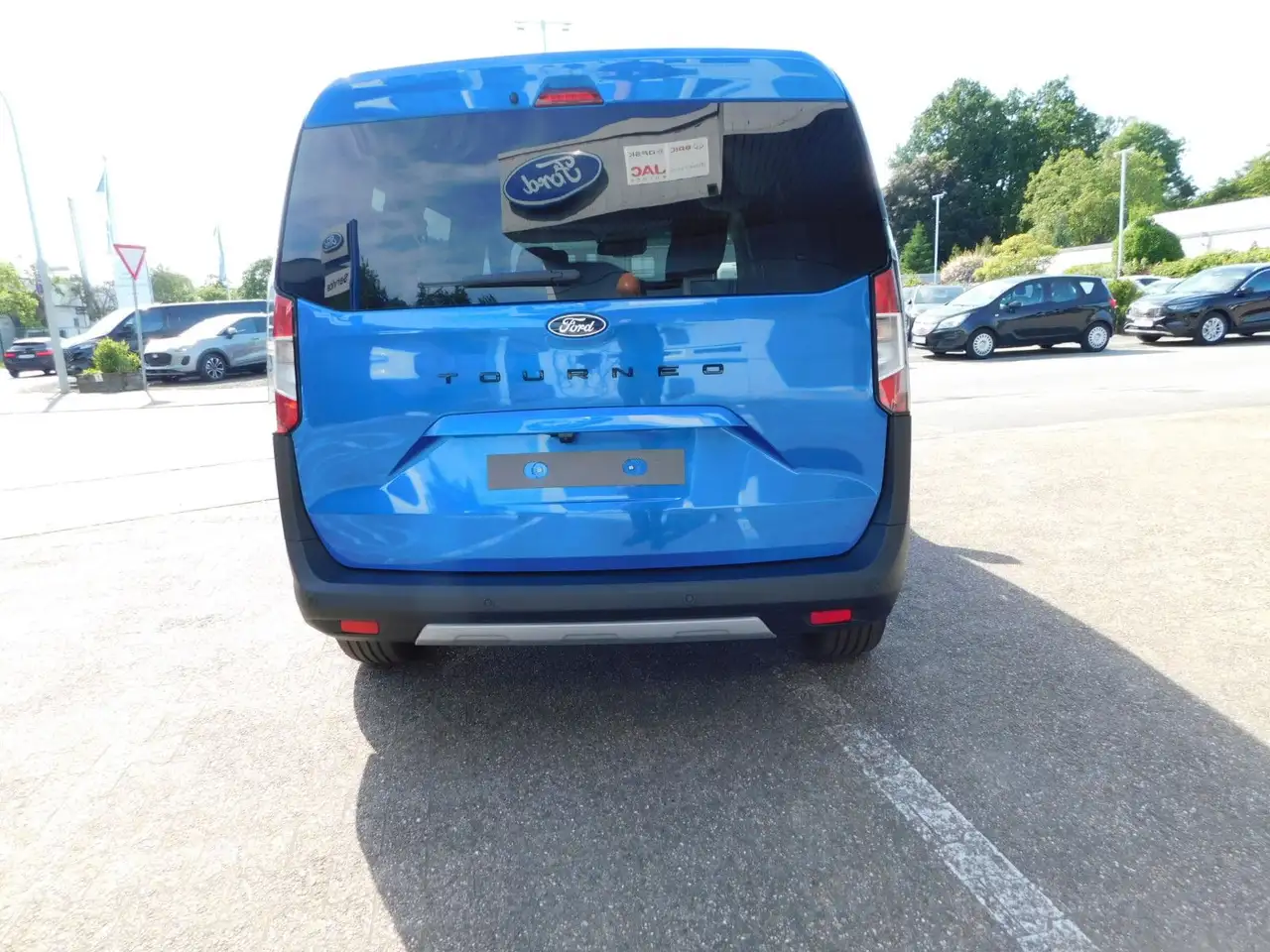 Ford Tourneo Courier Active 1.0 Autom. 4 J. Garantie 6