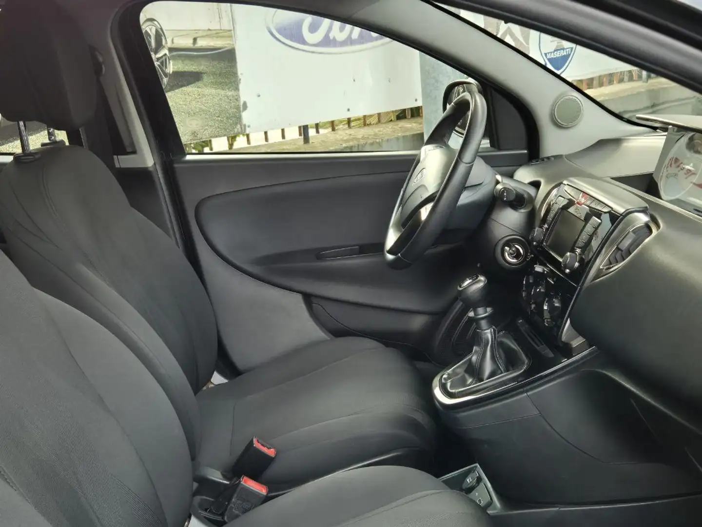 Lancia Ypsilon 1.2 69 CV 5p. S&S Gold Bianco - 2
