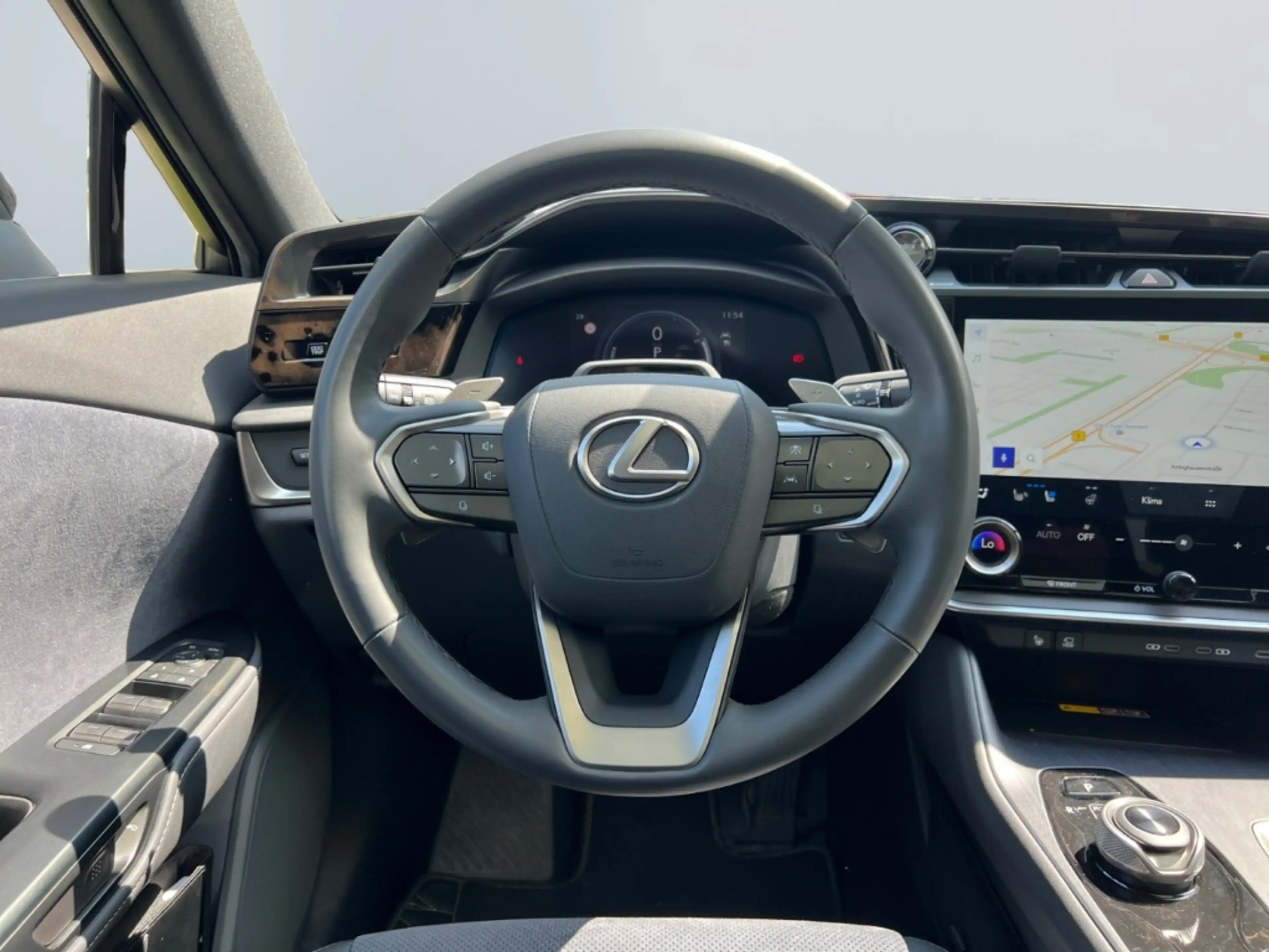 Lexus RZ 450E MIT LUXURY PAK *HUD*Pano*RCam*SHZ* — photo 12