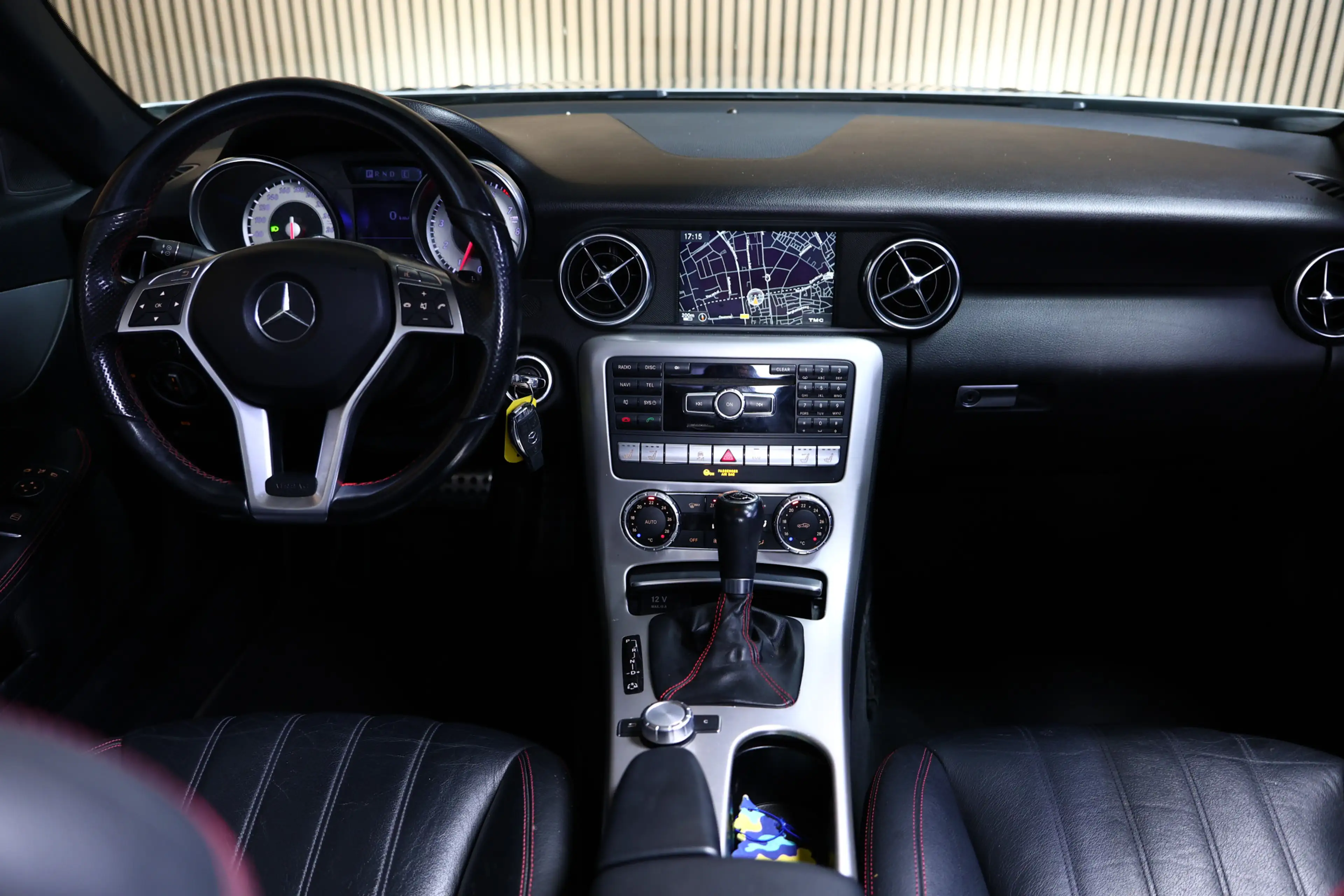 Mercedes-Benz SLK 250 AMG AUT NAVI PANO AIRSCARF STOELVW ECC "11 — photo 2