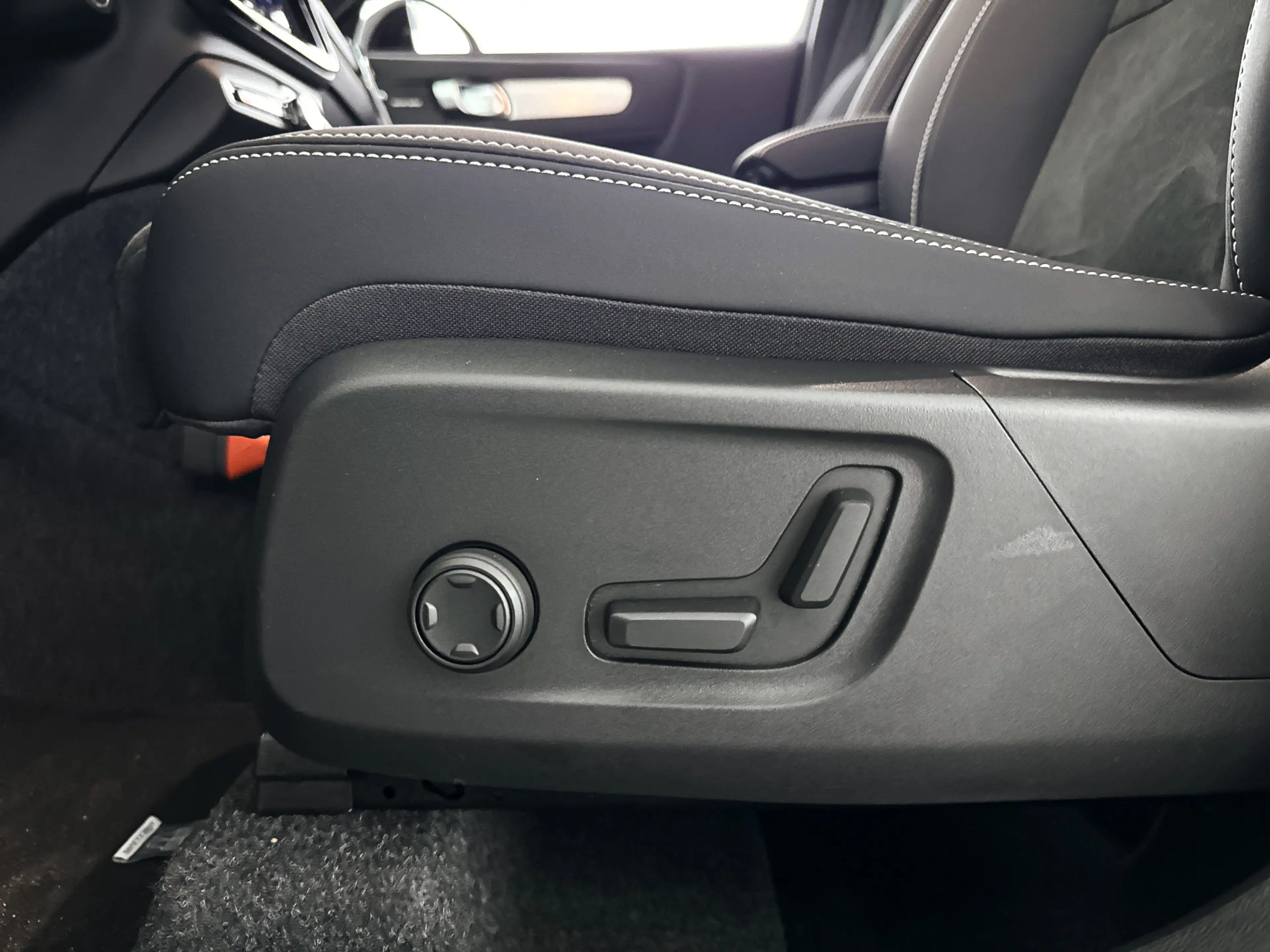 Volvo XC40 B4 Plus Dark | Panoramadak | 360° camera | Harman — photo 7