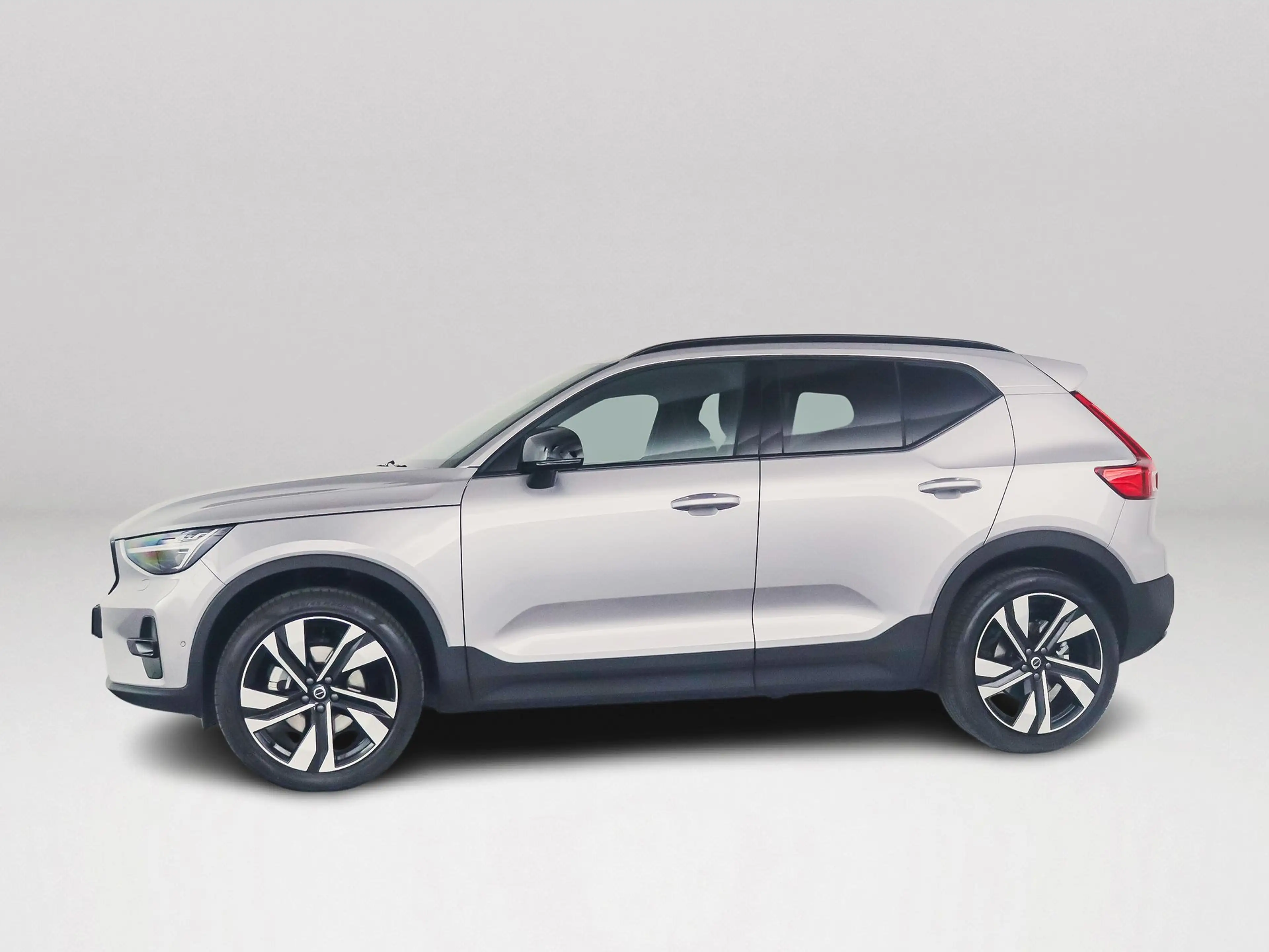 Volvo XC40 B4 Plus Dark | Panoramadak | 360° camera | Harman — photo 4