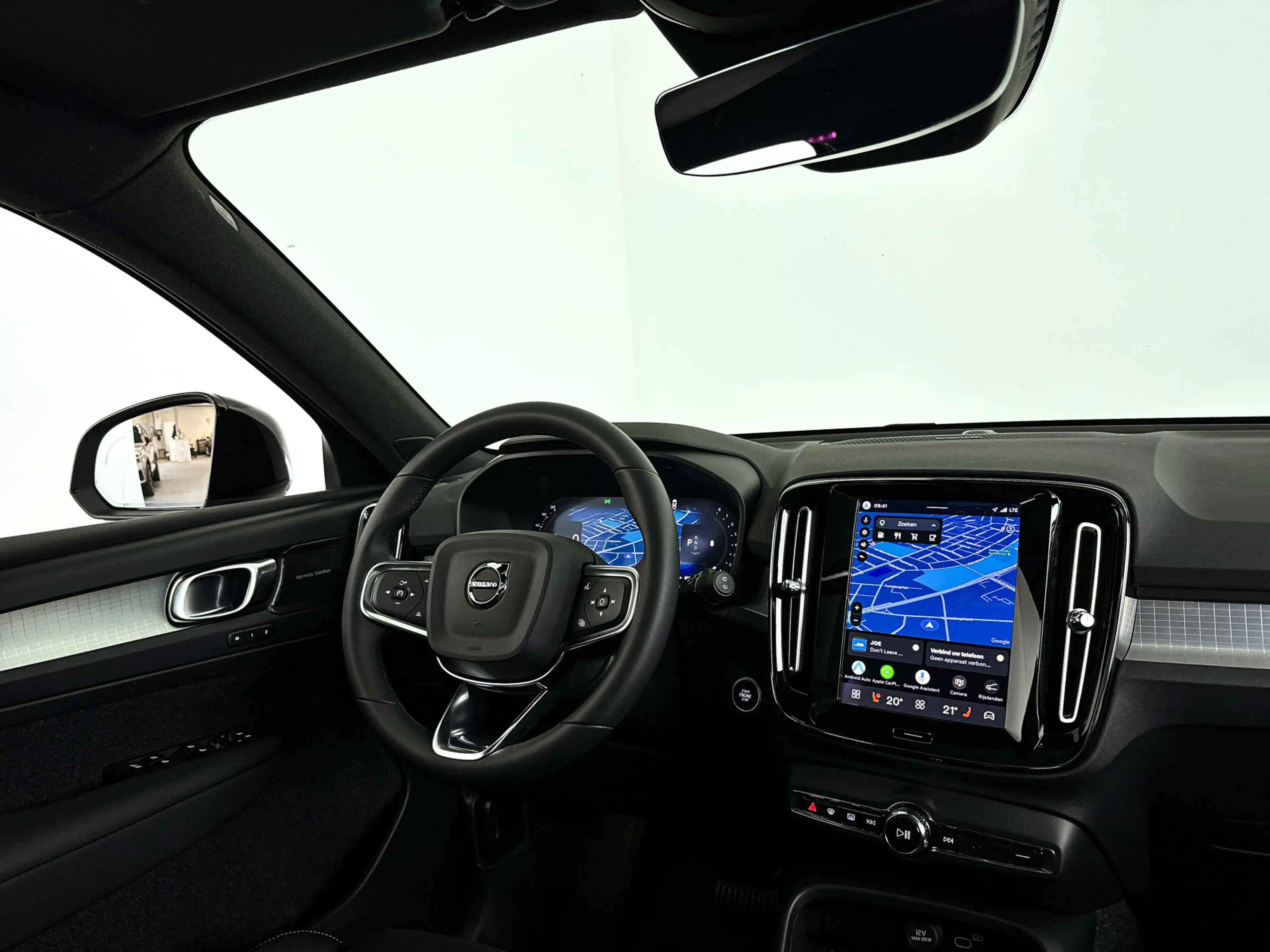 Volvo XC40 B4 Plus Dark | Panoramadak | 360° camera | Harman — photo 3