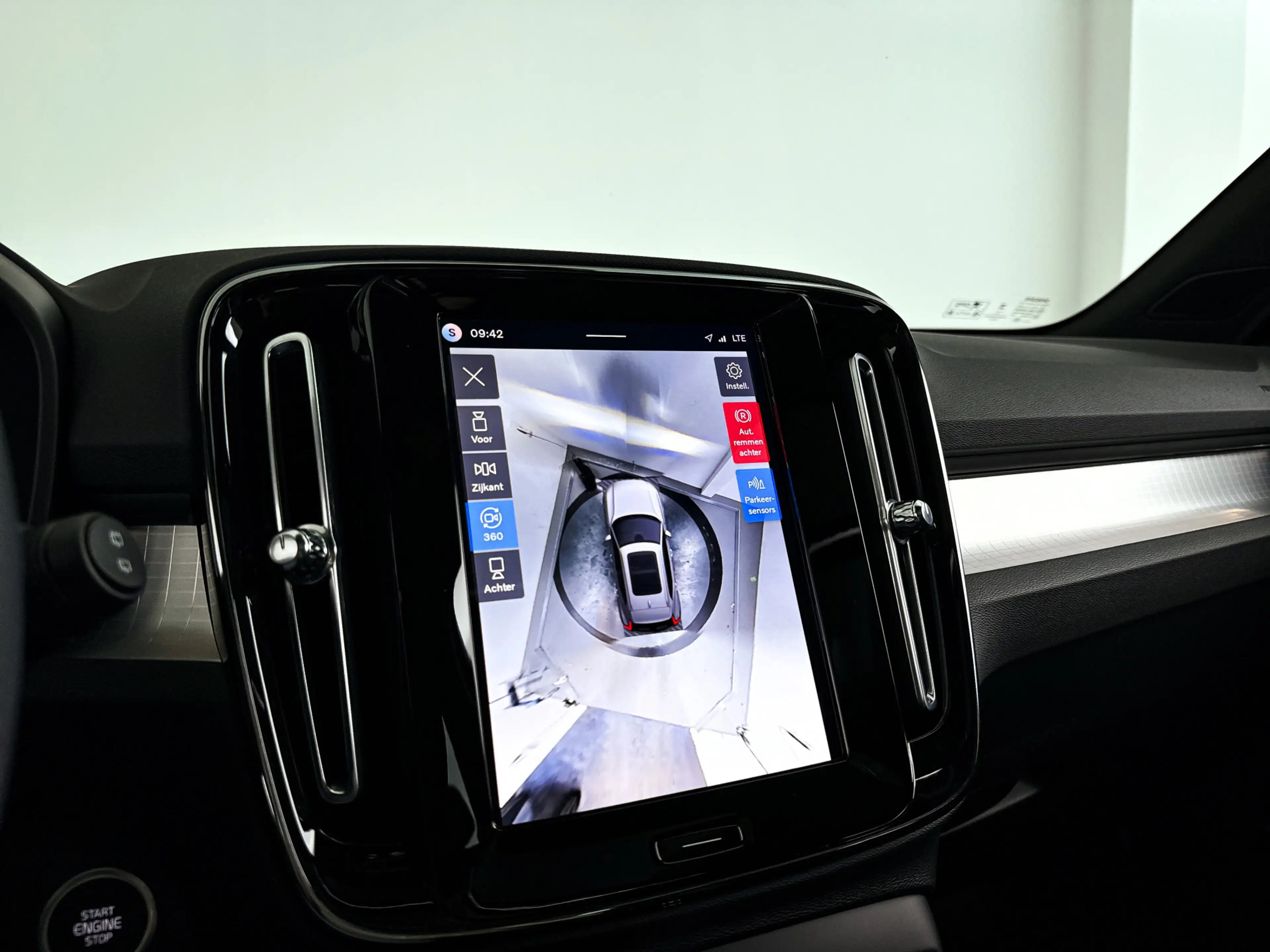 Volvo XC40 B4 Plus Dark | Panoramadak | 360° camera | Harman — photo 26