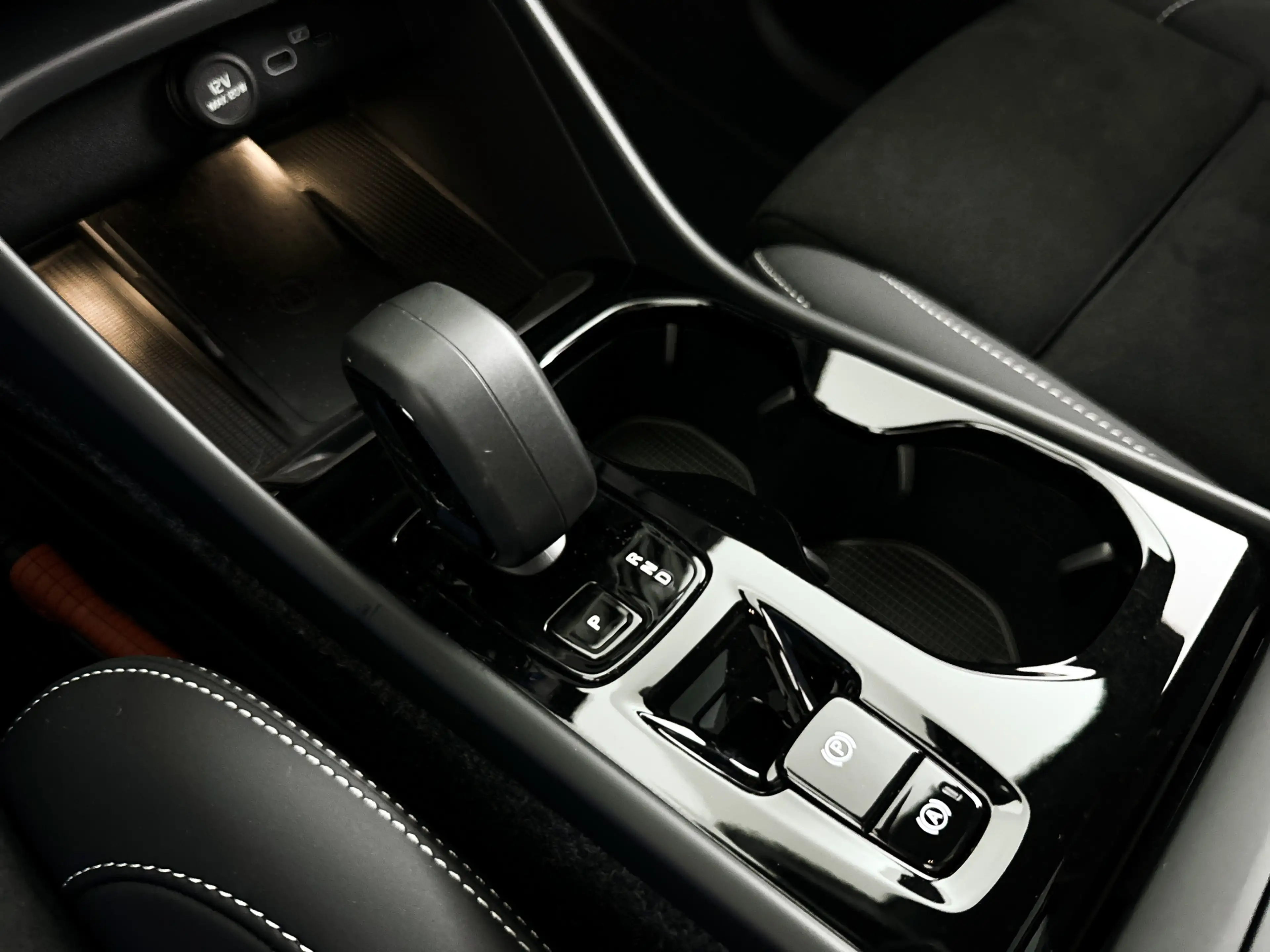 Volvo XC40 B4 Plus Dark | Panoramadak | 360° camera | Harman — photo 23