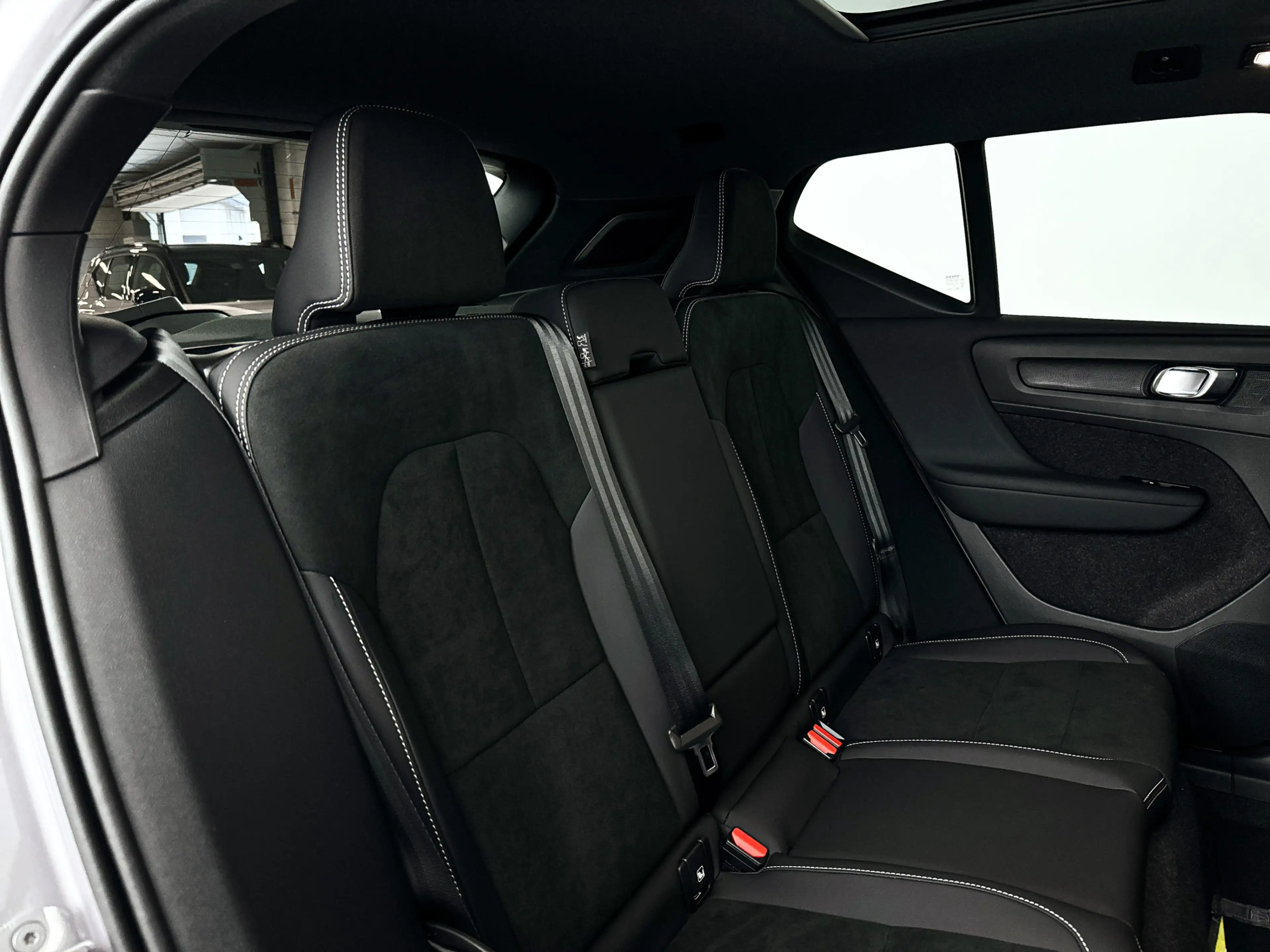 Volvo XC40 B4 Plus Dark | Panoramadak | 360° camera | Harman — photo 37