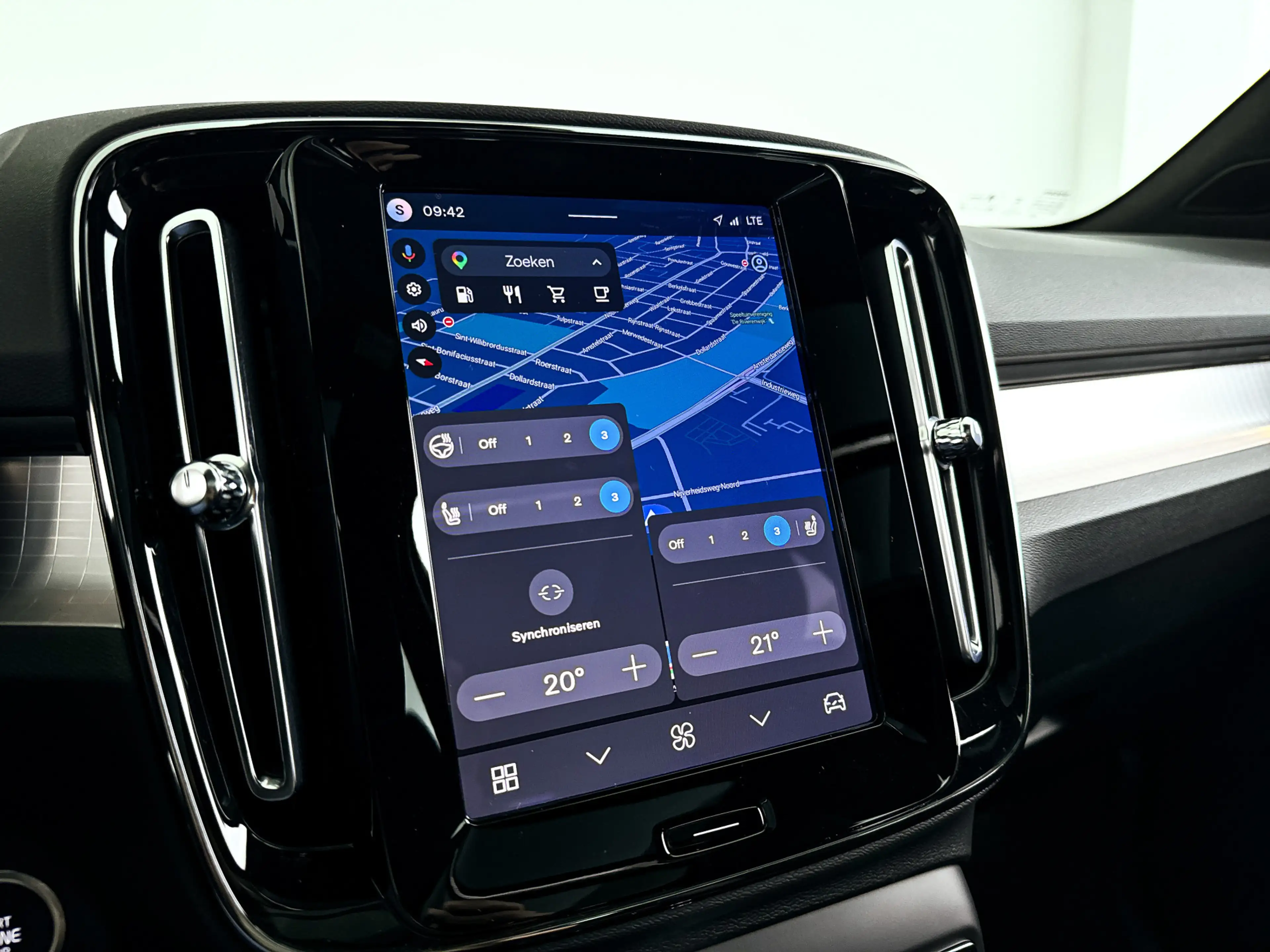 Volvo XC40 B4 Plus Dark | Panoramadak | 360° camera | Harman — photo 28