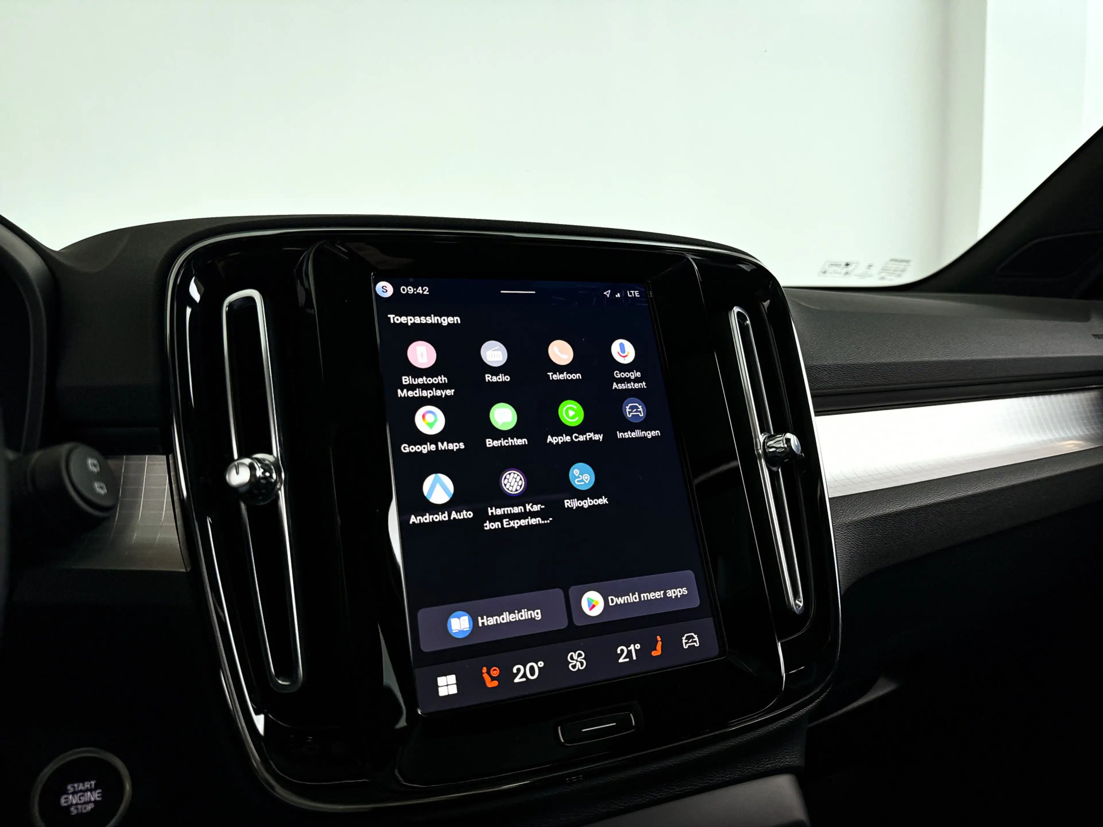 Volvo XC40 B4 Plus Dark | Panoramadak | 360° camera | Harman — photo 25