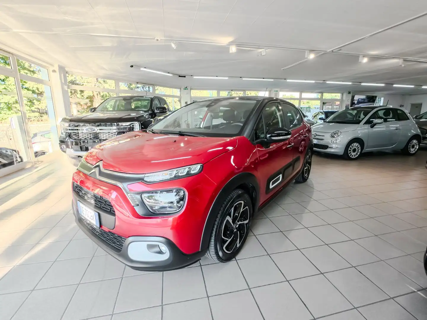 Citroen C3 C3 III 2017 1.2 puretech Shine s Rood - 1