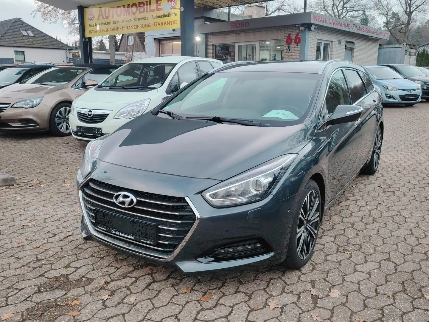 Hyundai i40 cw Premium /1.Hand / Navi / Kamera / Grau - 1