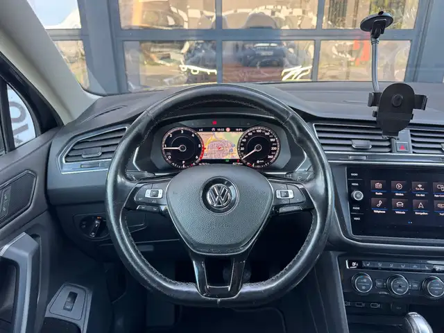 Volkswagen Tiguan Allspace view 8