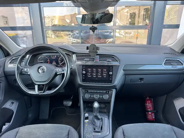 Volkswagen Tiguan Allspace view 7
