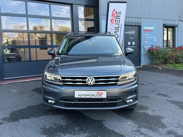 Volkswagen Tiguan Allspace view 3