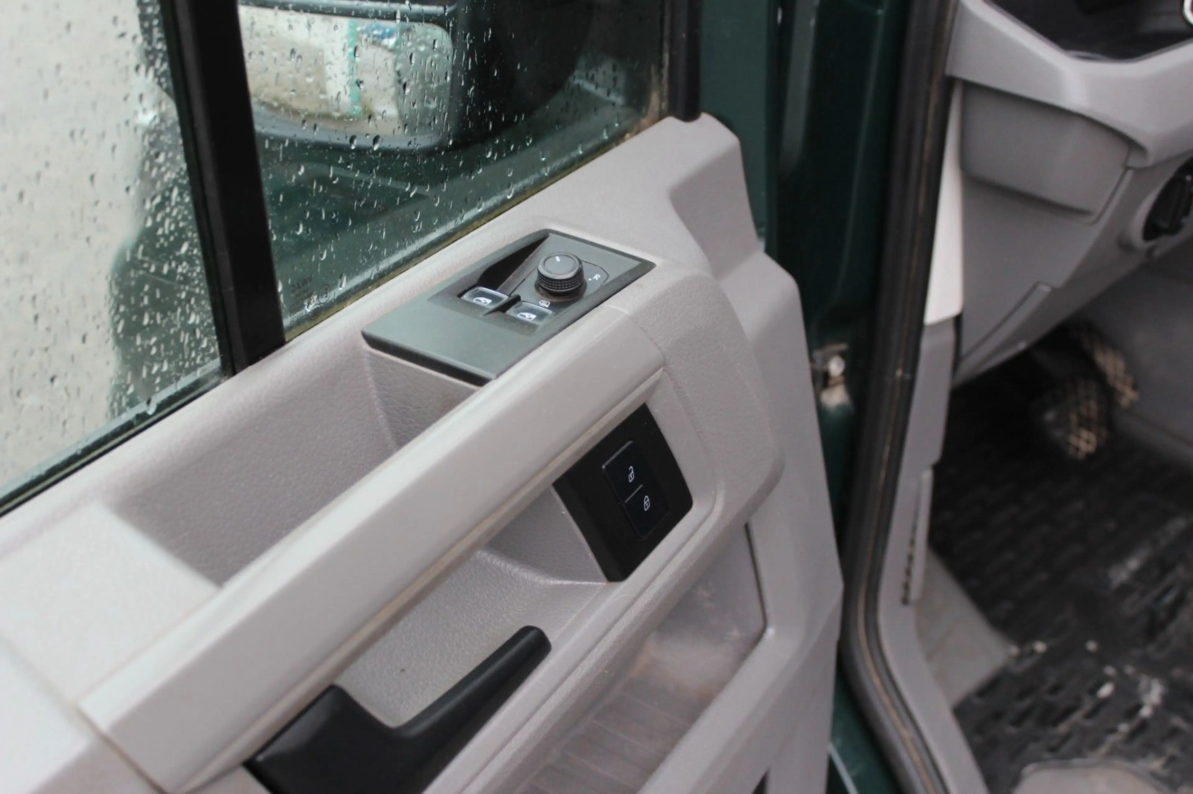 Volkswagen Crafter Pritsche  35 DOKA mittellang FWD Klima — photo 7