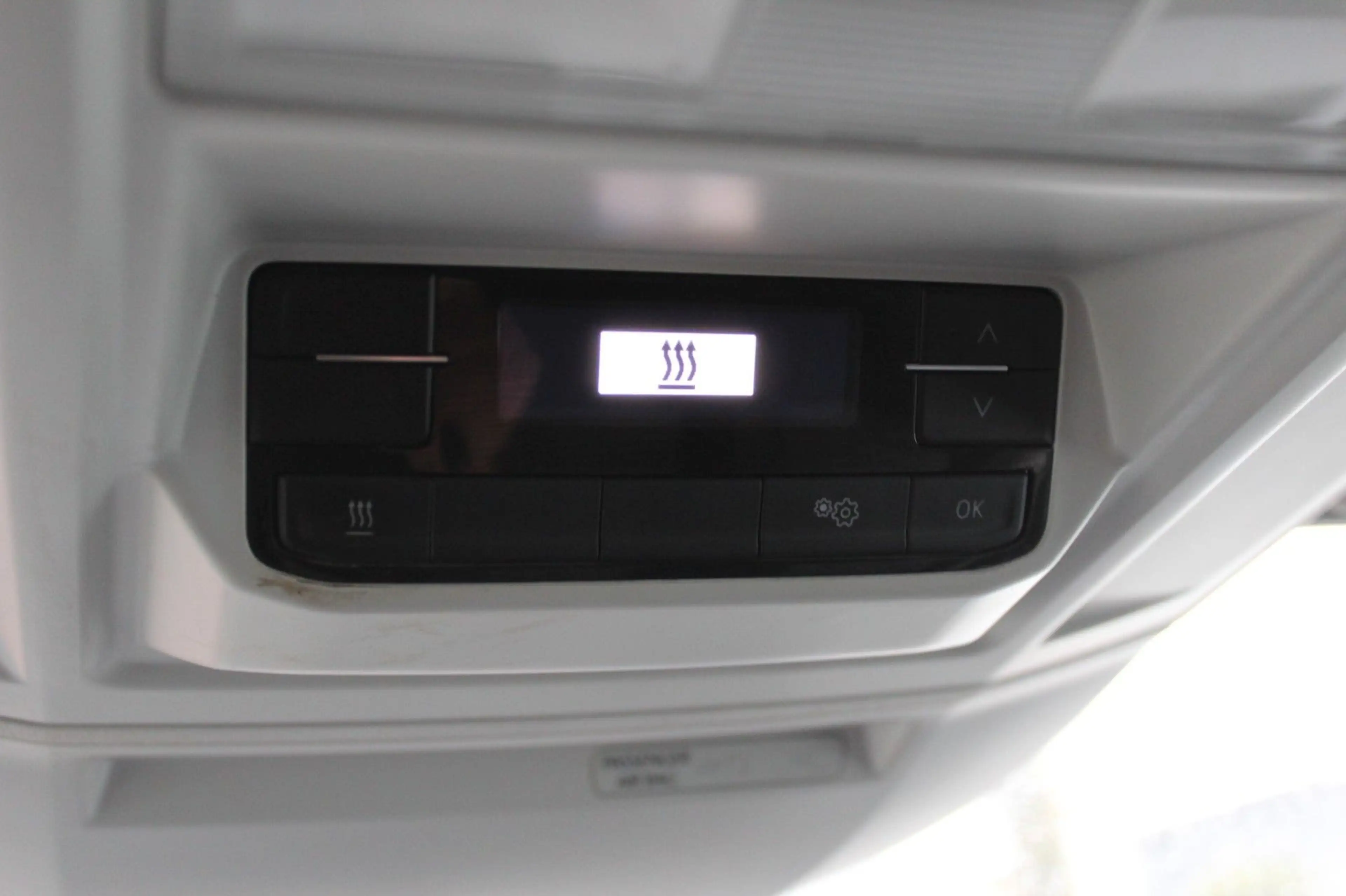 Volkswagen Crafter Pritsche  35 DOKA mittellang FWD Klima — photo 12