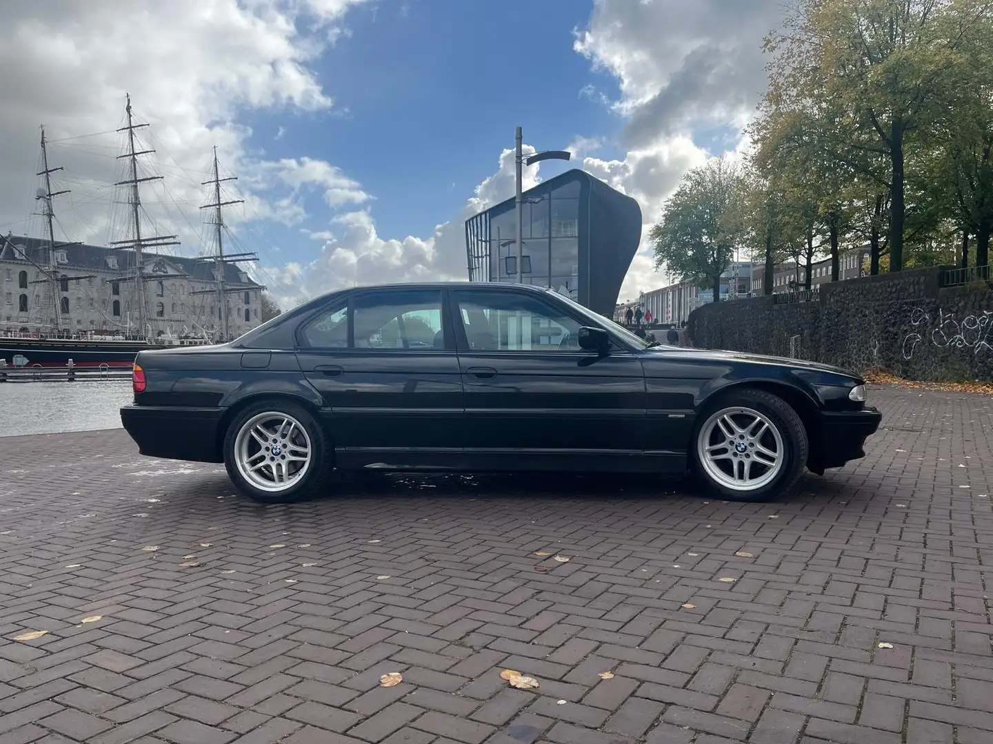 BMW 735 735i M-sport Zwart - 2