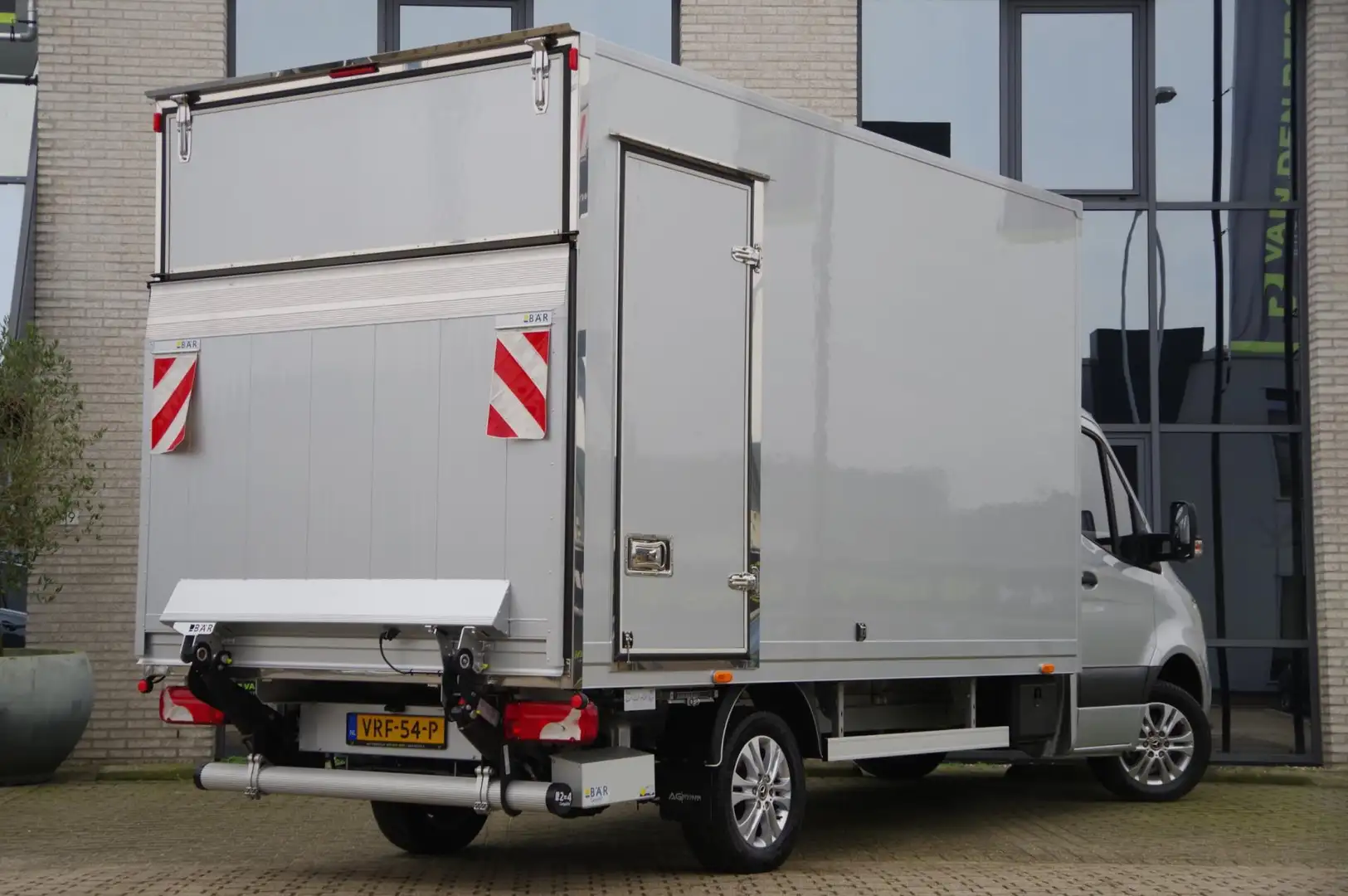 Mercedes-Benz Sprinter 319 3.0 CDI V6 AUT. BAKWAGEN/LAADKLEP/ZIJDEUR, LED Argent - 2