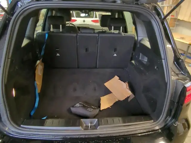 Mercedes-Benz GLB view 6