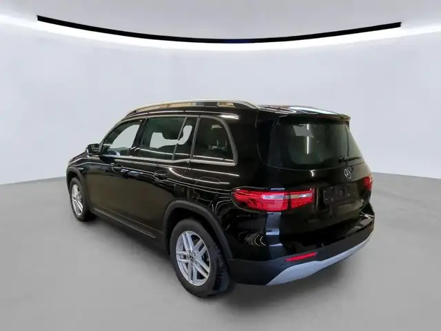 Mercedes-Benz GLB view 3