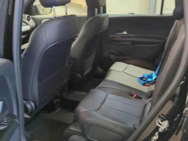 Mercedes-Benz GLB view 9