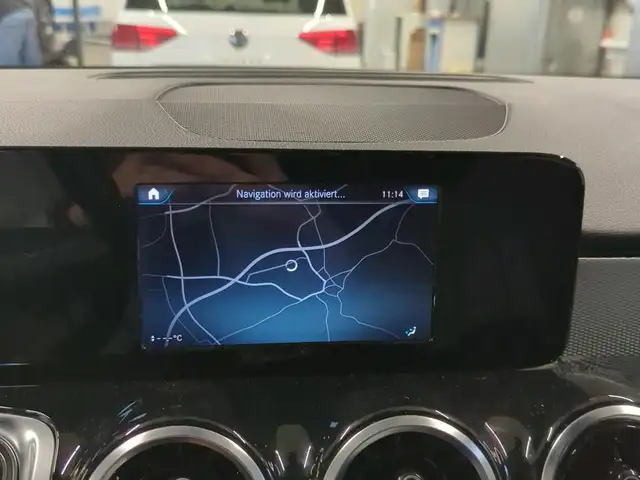 Mercedes-Benz GLB view 10