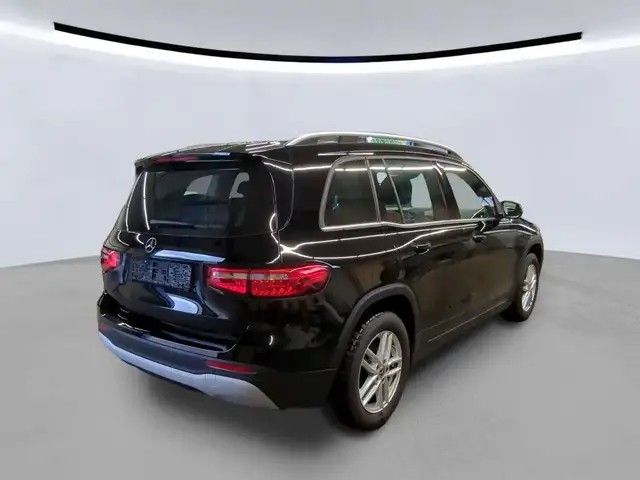 Mercedes-Benz GLB view 4
