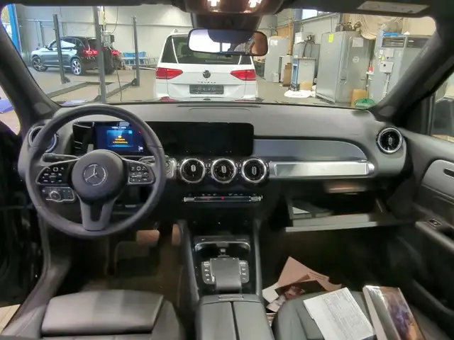 Mercedes-Benz GLB view 8