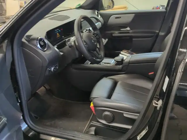 Mercedes-Benz GLB view 7
