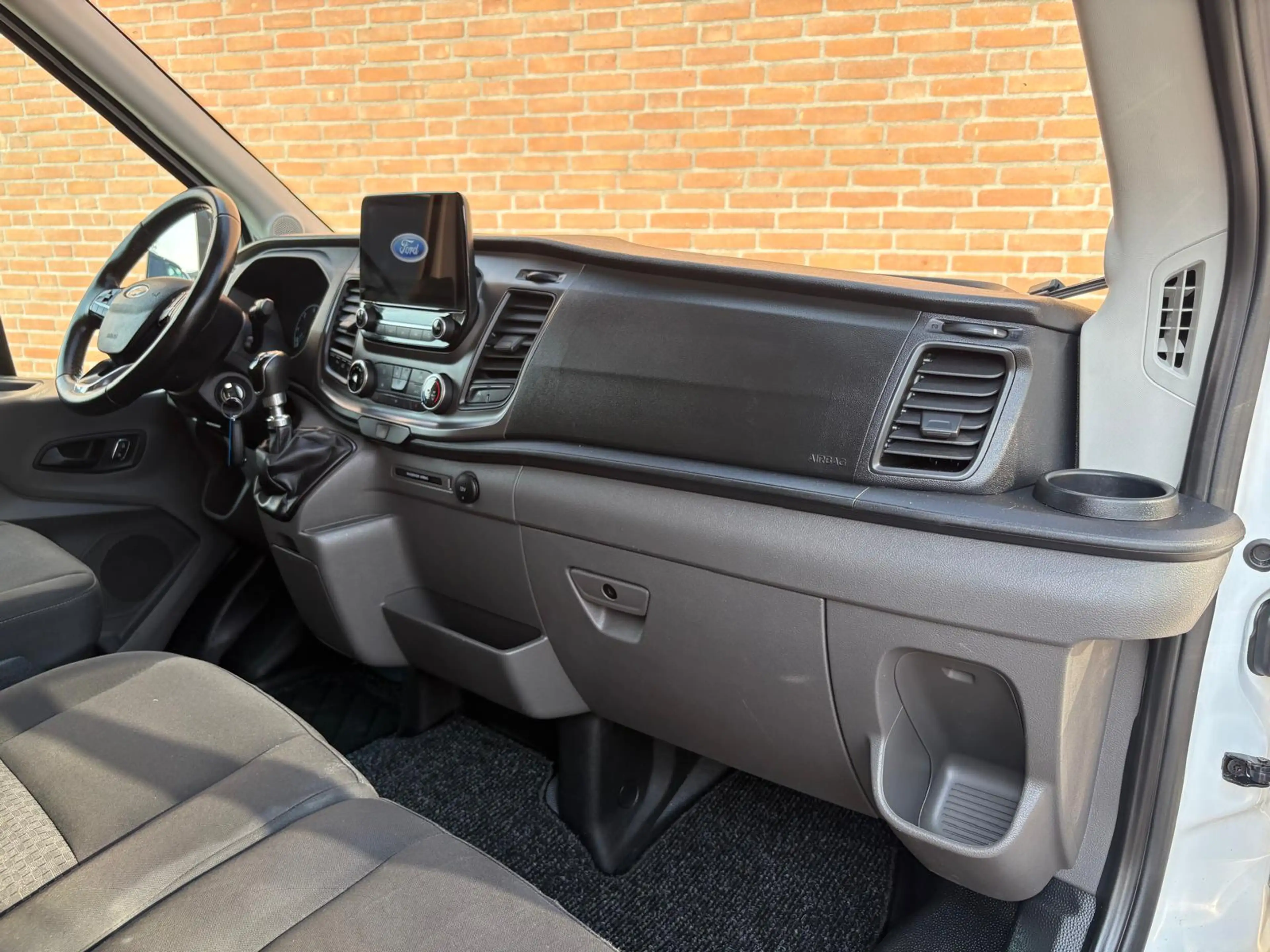 Ford Transit 2.0TDCI 130PK L3H2 Cruisecontrol / Camera / Trekha — photo 23