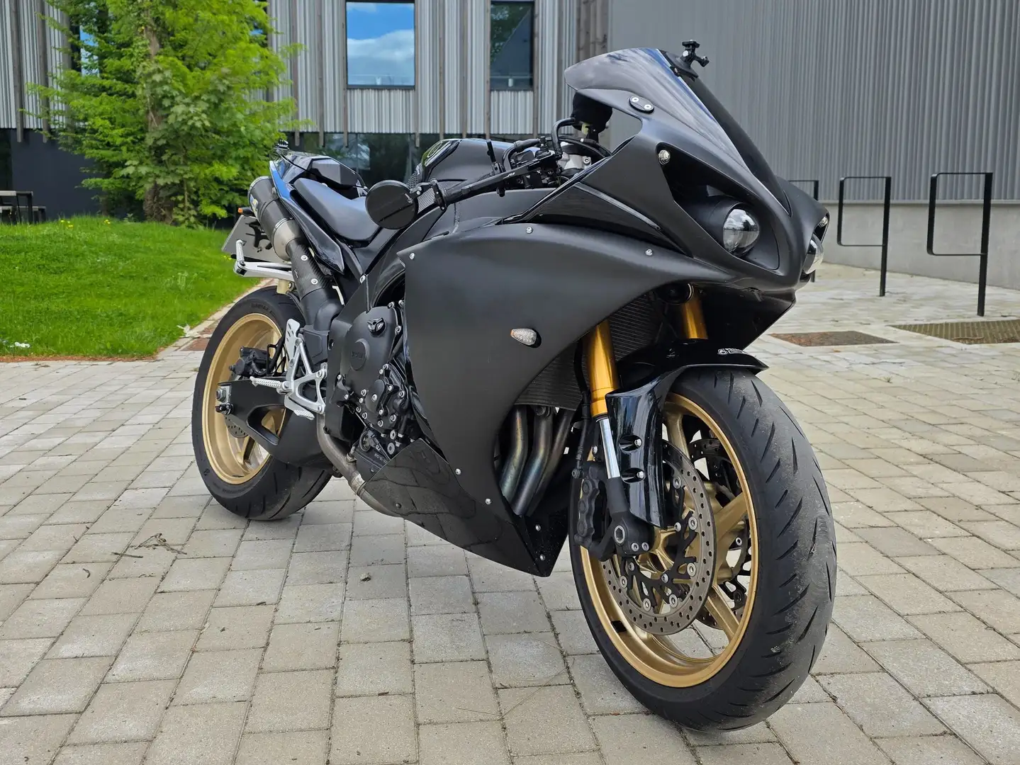 Yamaha YZF-R1 Schwarz - 1