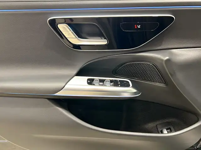 Mercedes-Benz E-Class view 14