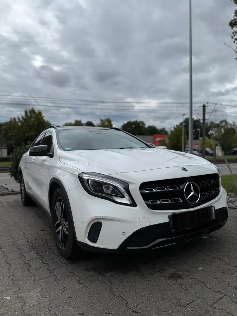 Mercedes-Benz GLA 180 Weiß - 2