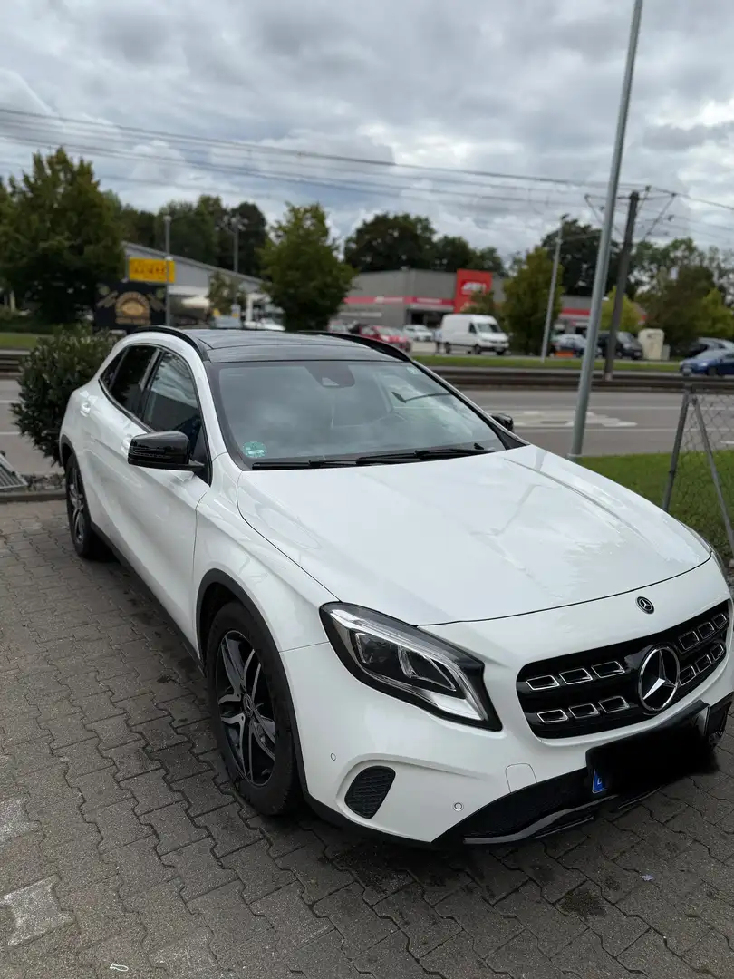 Mercedes-Benz GLA 180 Weiß - 1