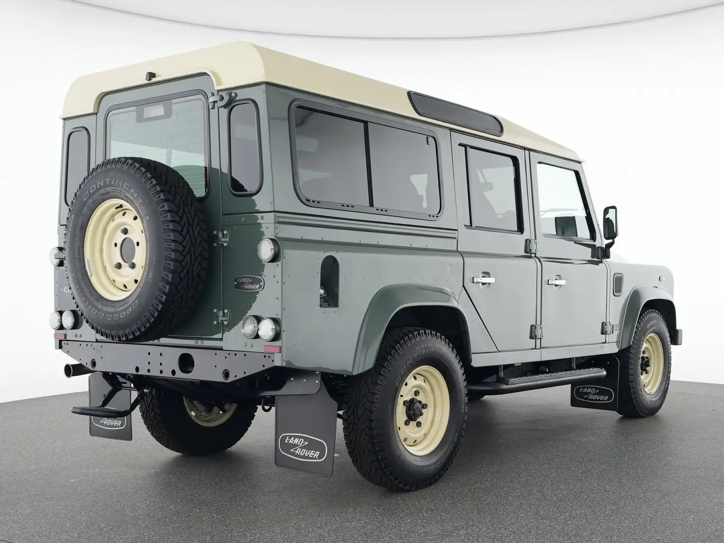 Land Rover Defender 110 Classic V8 Vert - 2