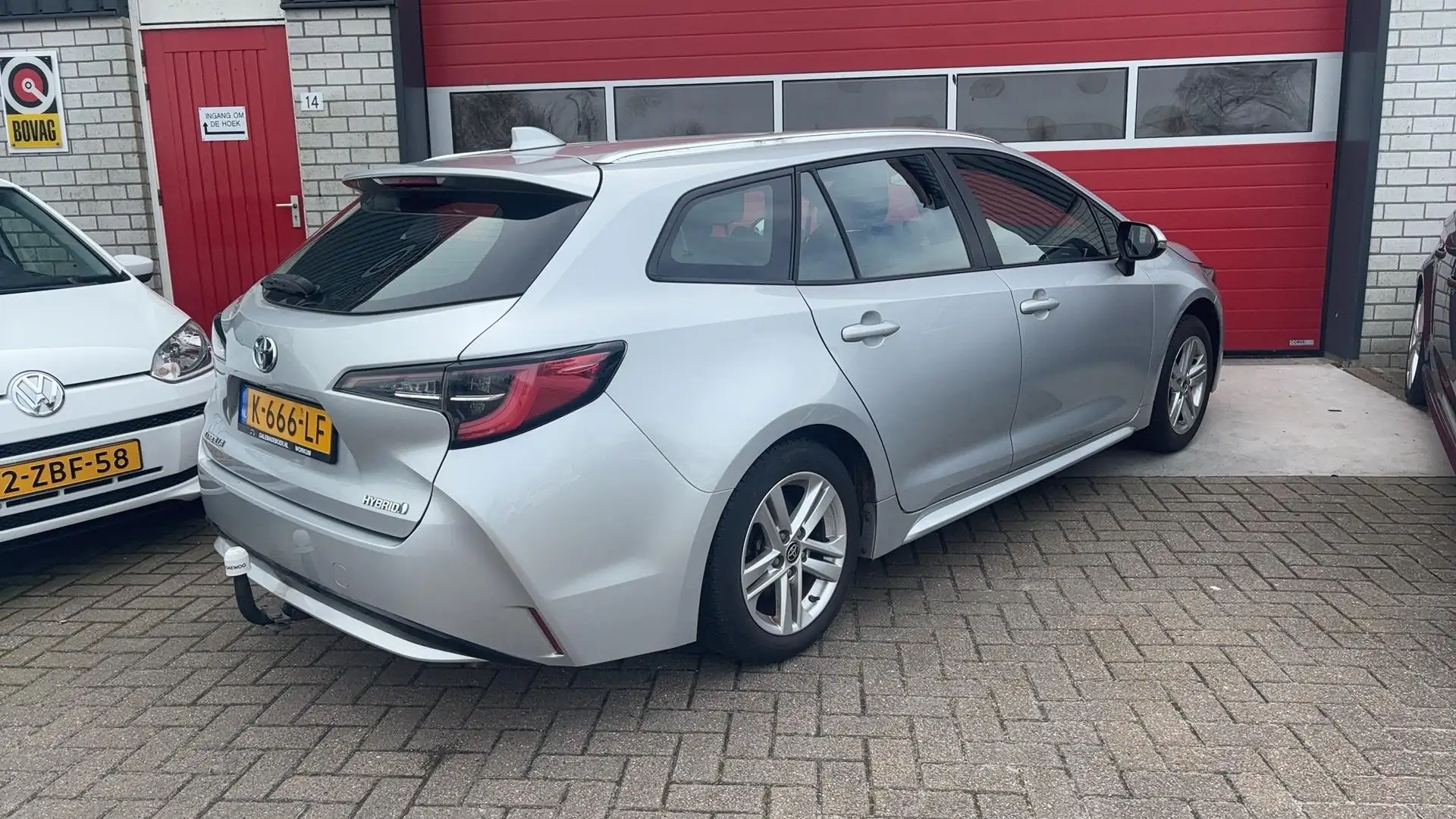 Toyota Corolla Touring Sports 1.8 Hybrid Business TREKHAAK / CAME Gris - 2