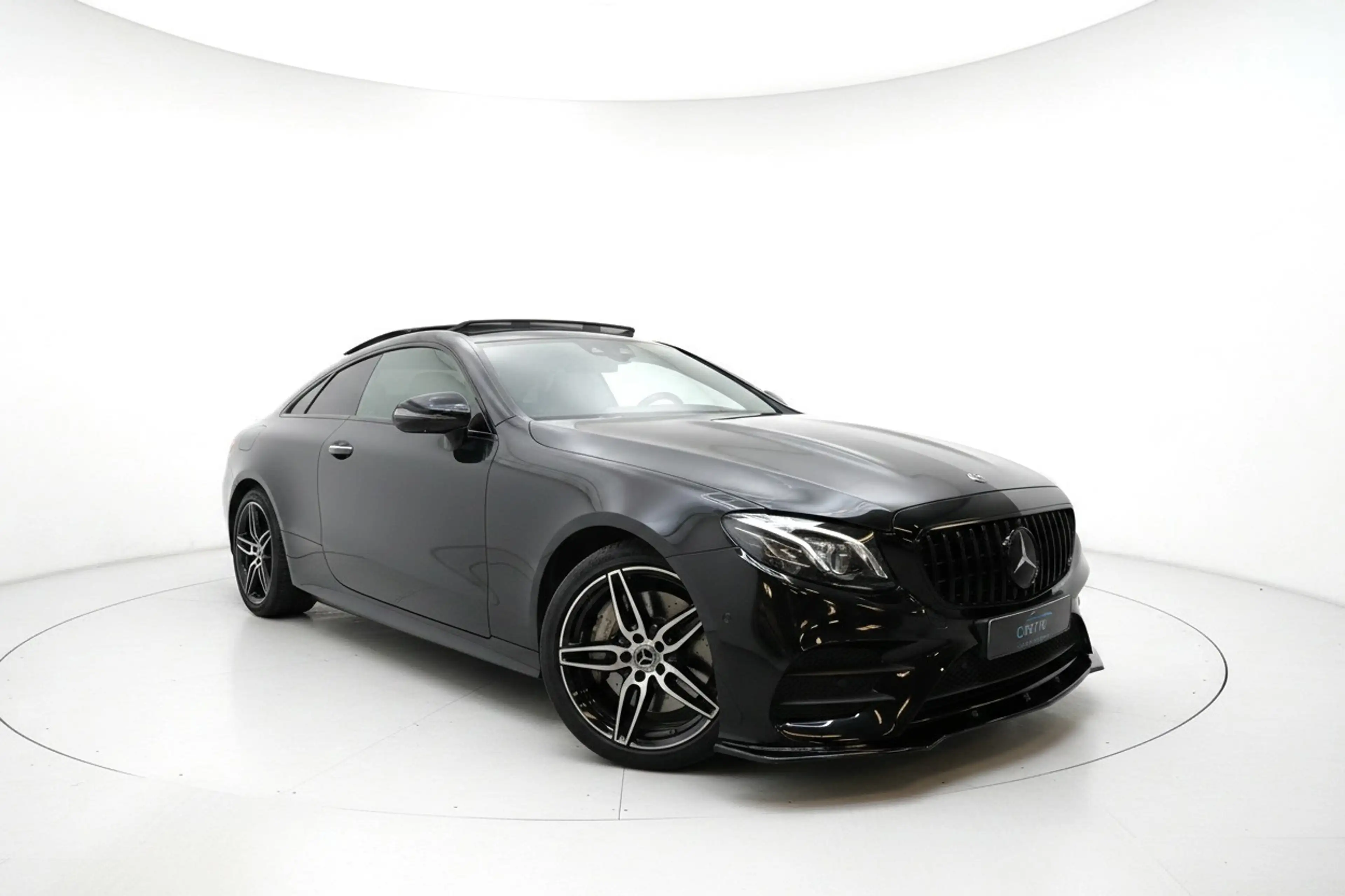 Mercedes-Benz E 350 Coupé AMG NIGHT PANO SFEER 360 — photo 3