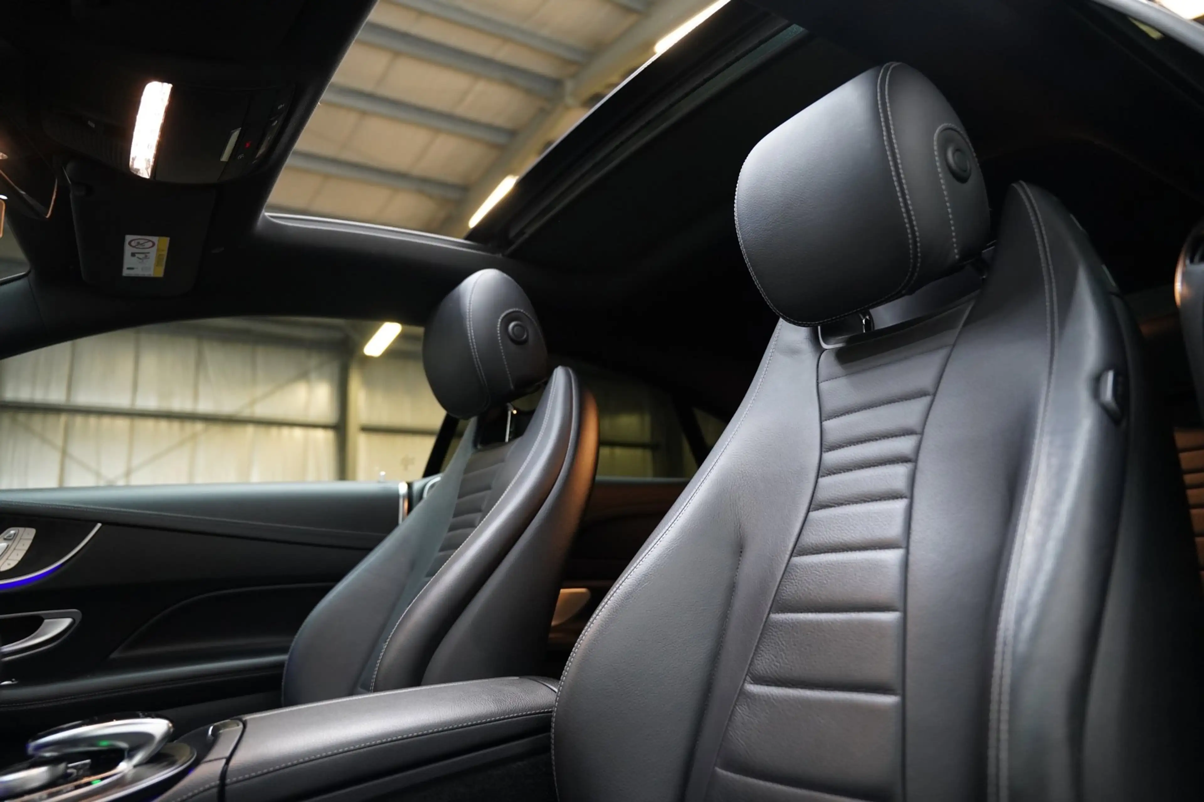 Mercedes-Benz E 350 Coupé AMG NIGHT PANO SFEER 360 — photo 14