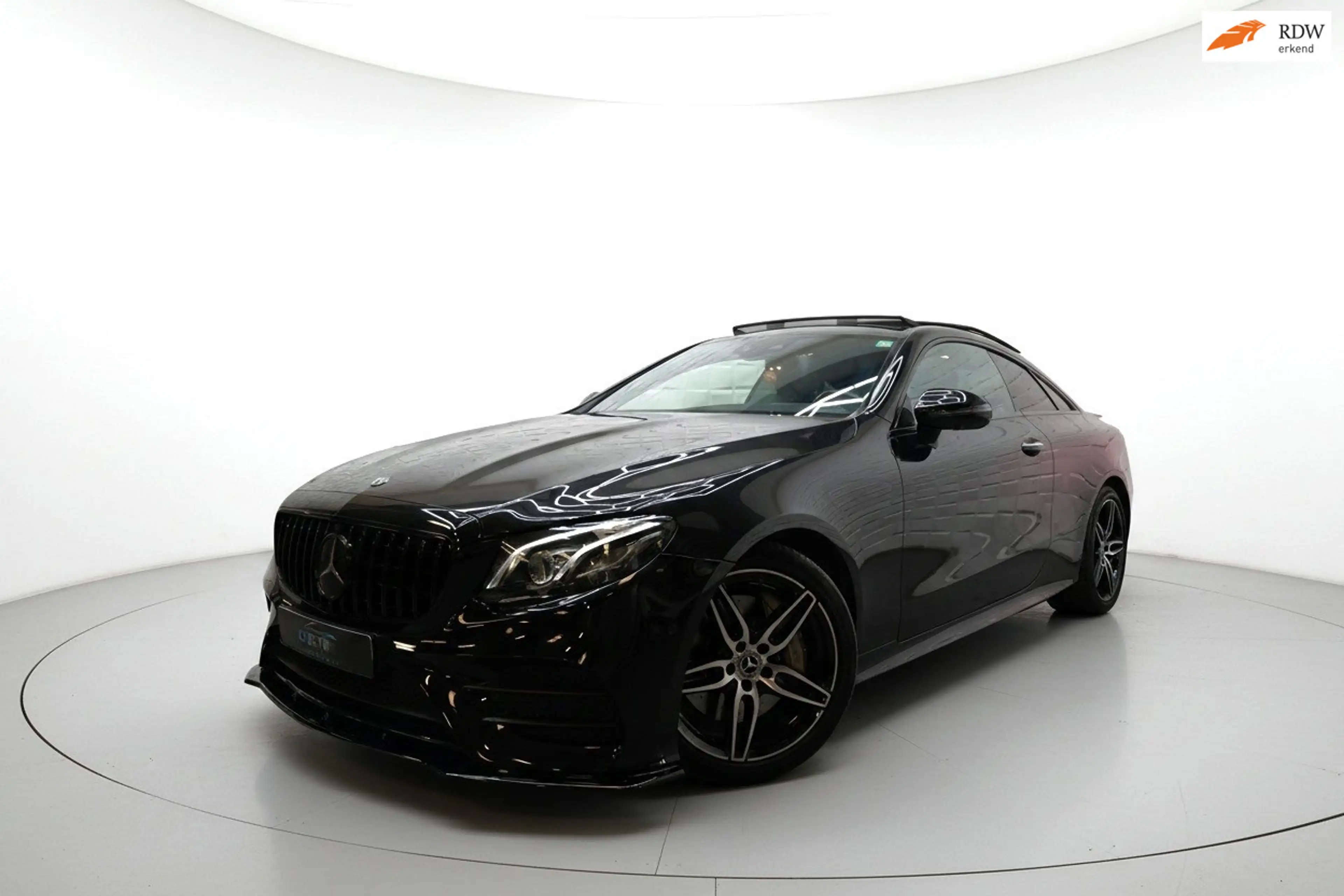 Mercedes-Benz E 350 Coupé AMG NIGHT PANO SFEER 360