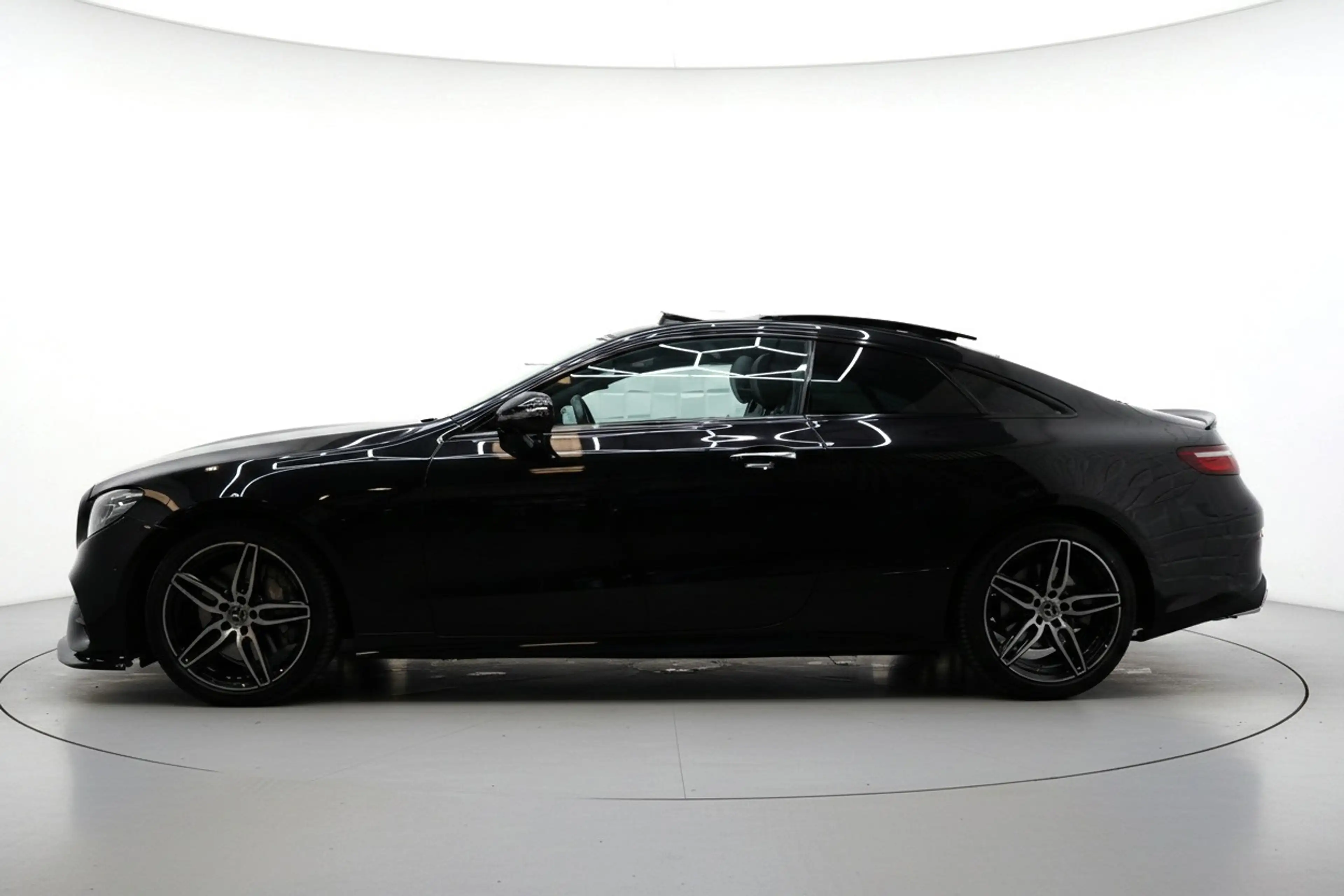 Mercedes-Benz E 350 Coupé AMG NIGHT PANO SFEER 360 — photo 4