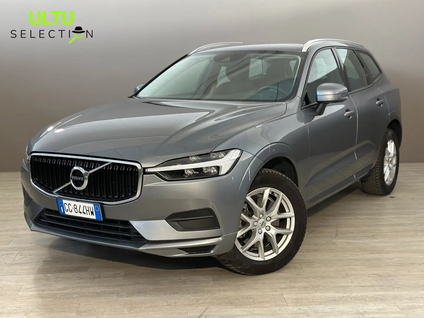 Volvo XC60 2.0 B4 Momentum 197CV AWD auto Gris - 1