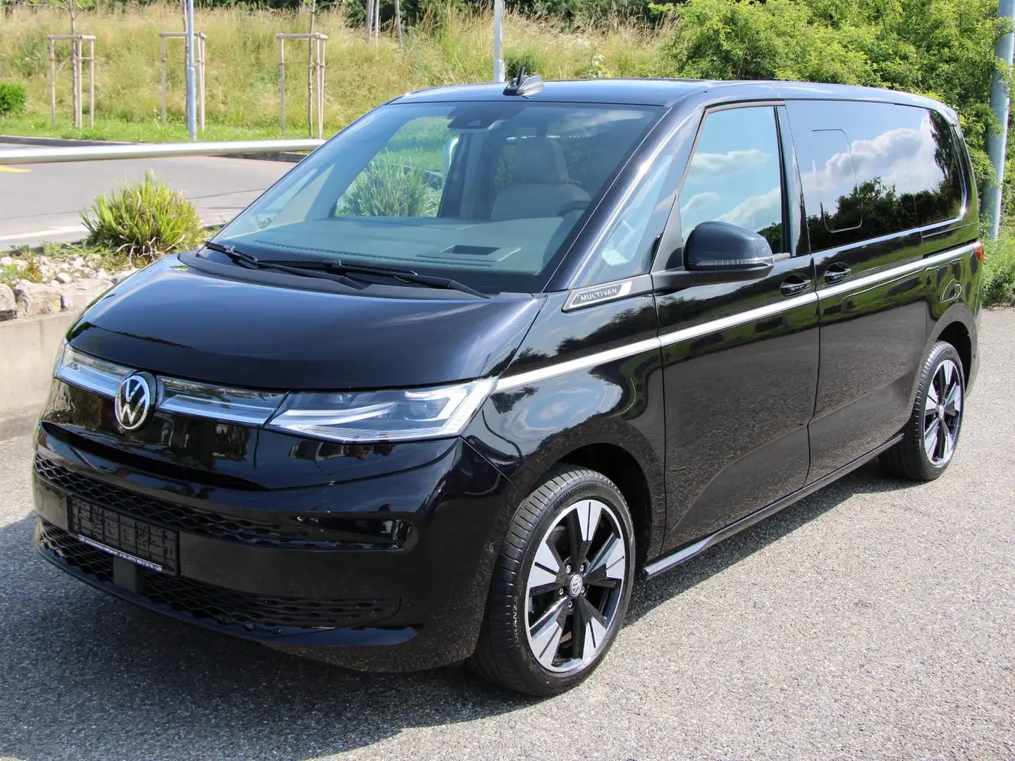 Volkswagen T7 Multivan TDI Style DSG 150PS HeadUp Standheizung Top-Extras Schwarz - 1