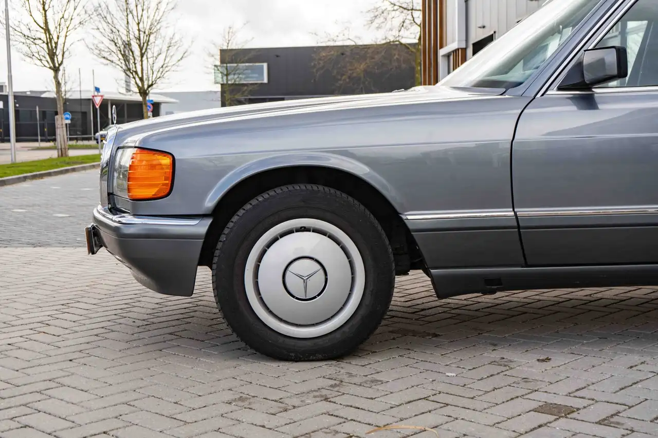 Mercedes-Benz S 260 SE, foto 4