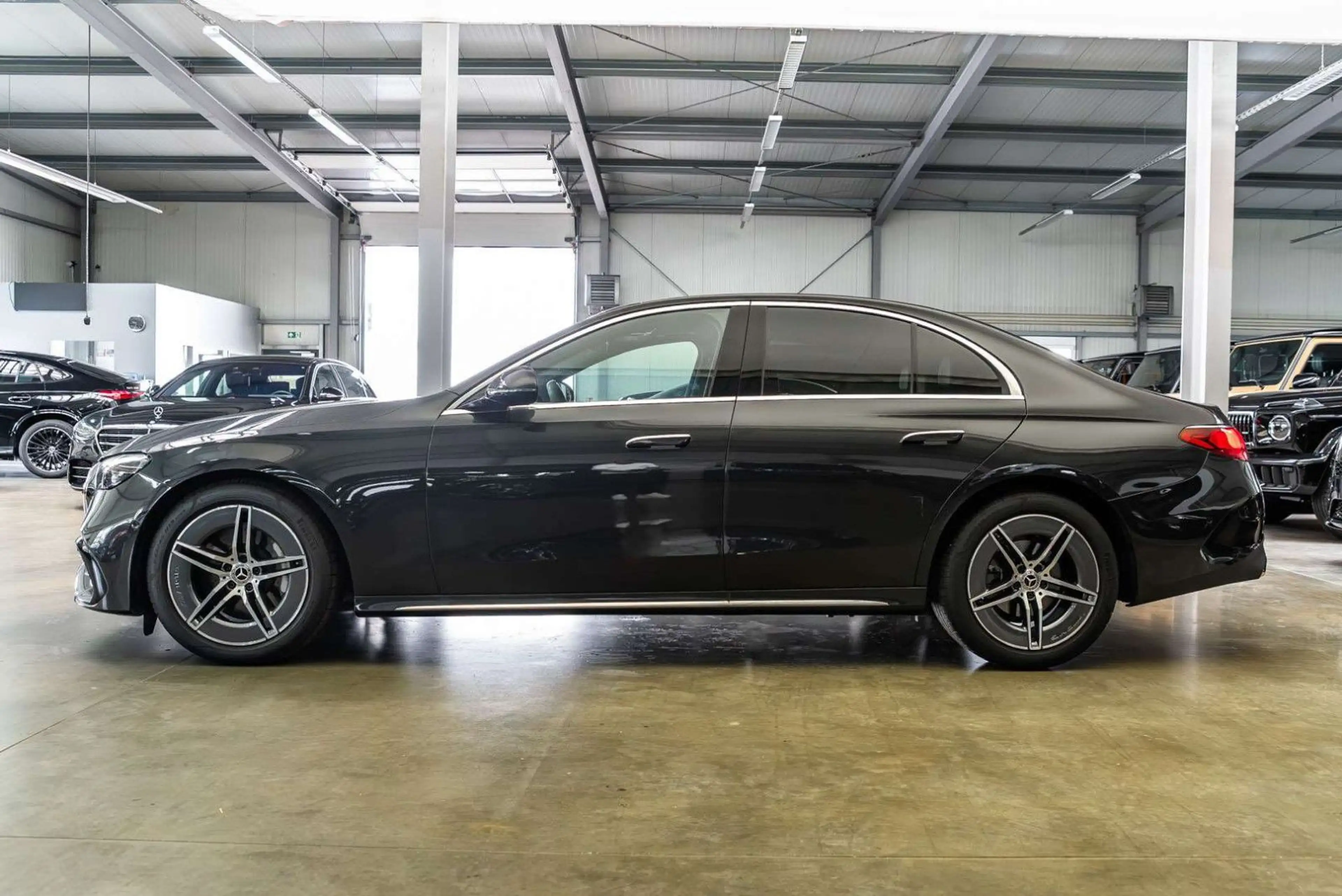 Mercedes-Benz E 200 AMG Line / Pano / Night / MY 2026 — photo 8