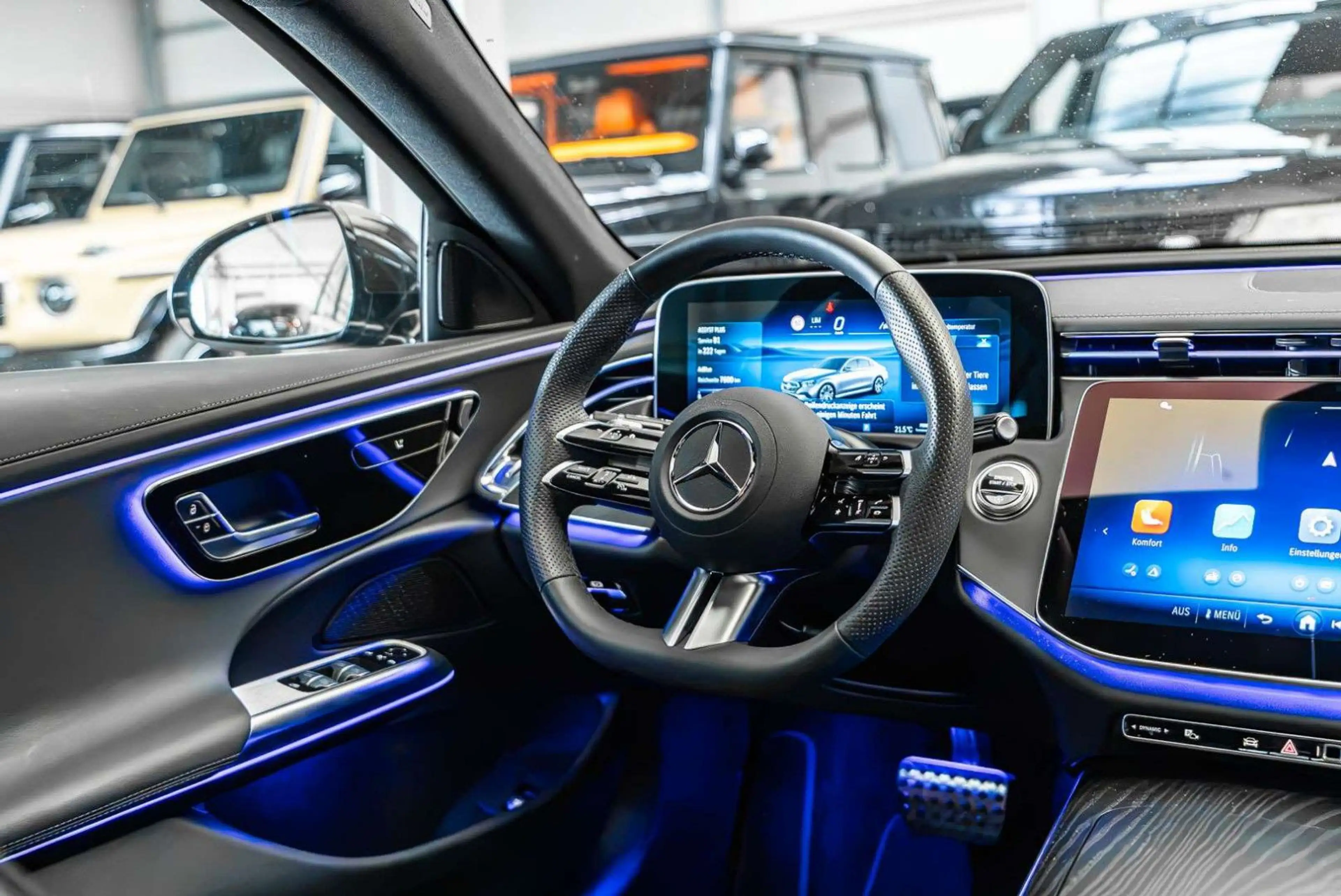 Mercedes-Benz E 200 AMG Line / Pano / Night / MY 2026 — photo 12