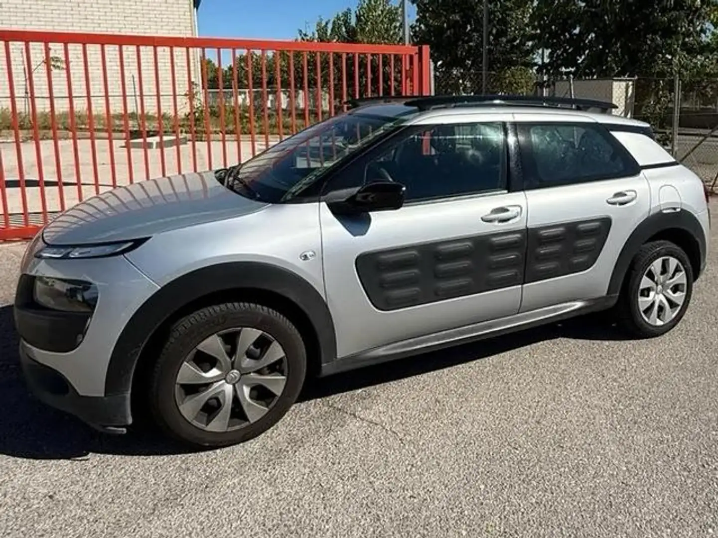 Citroen C4 Cactus Solo 83000km! CORREA DISTRIBUCIÓN NUEVA Plateado - 1